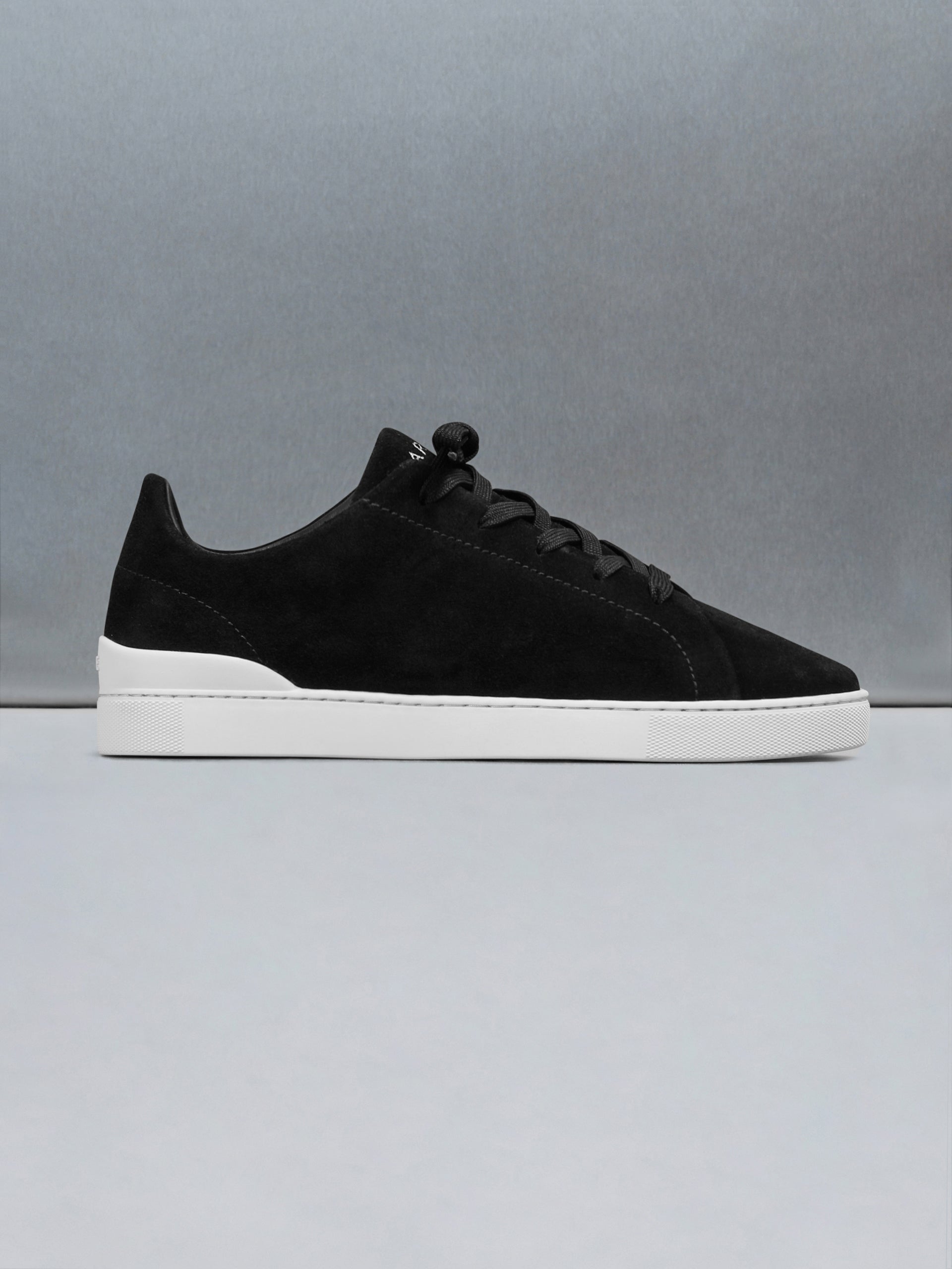 Low Trainer Suede in Black