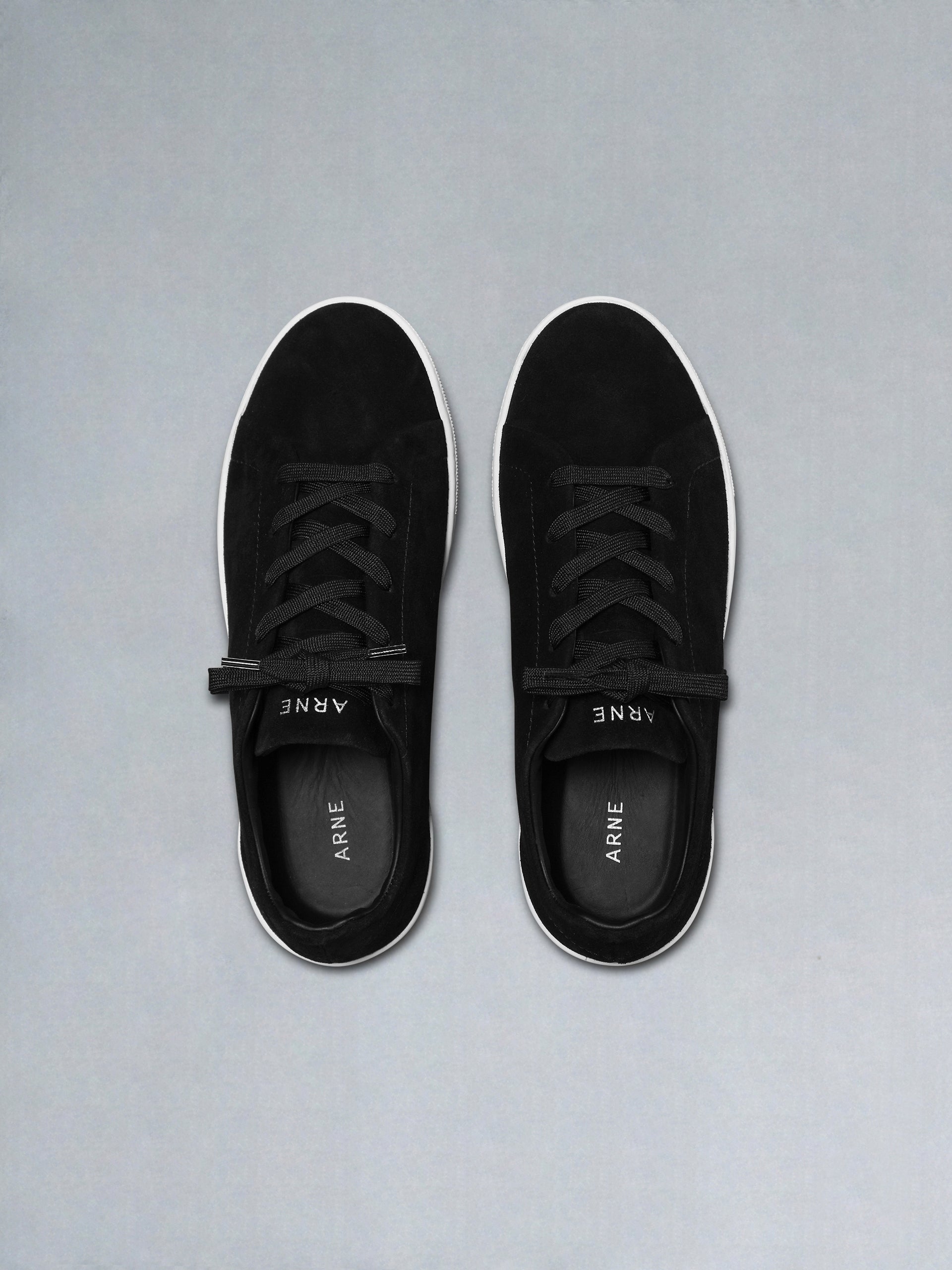 Low Trainer Suede in Black