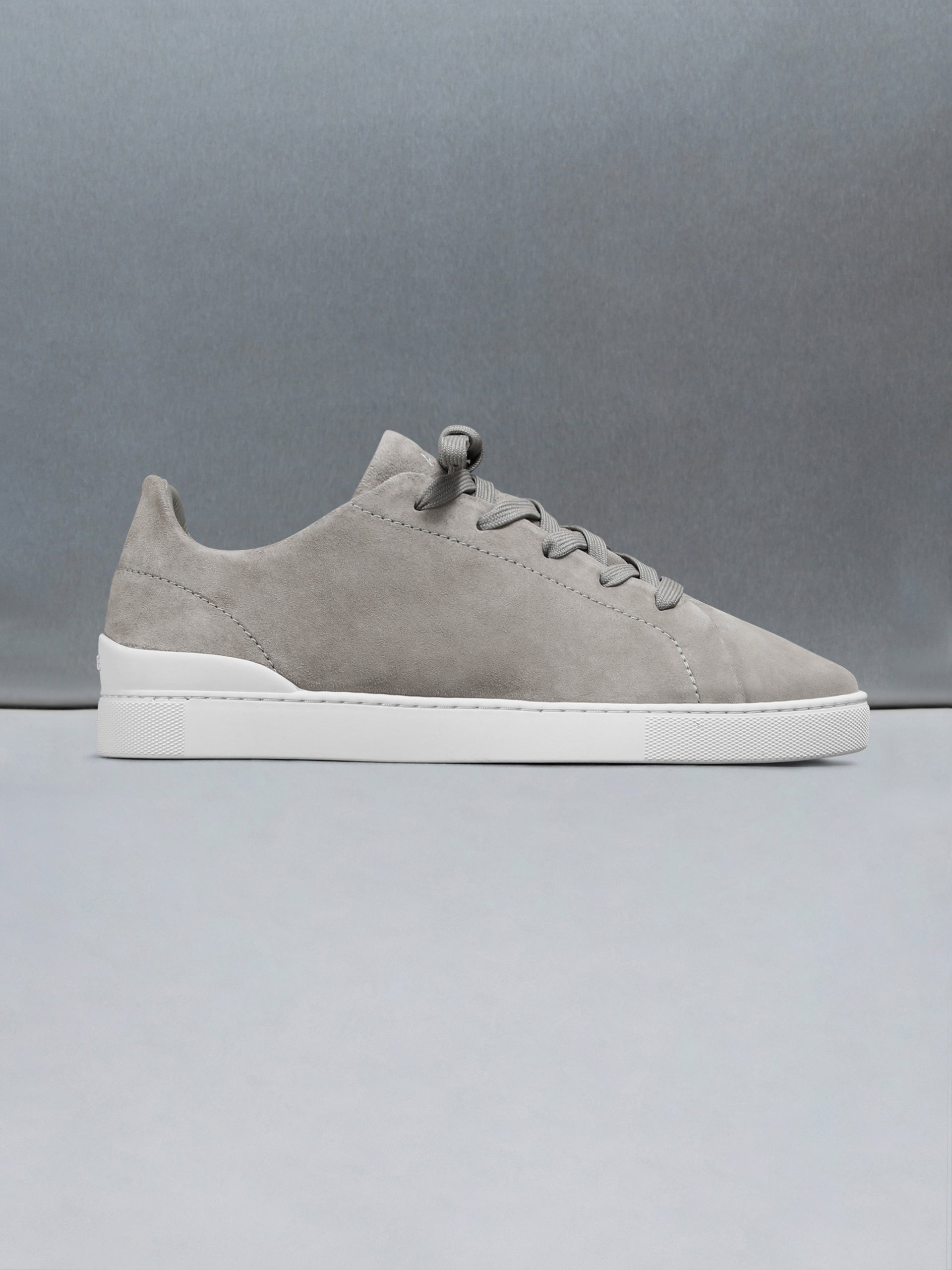 Low Trainer Suede in Pebble Grey