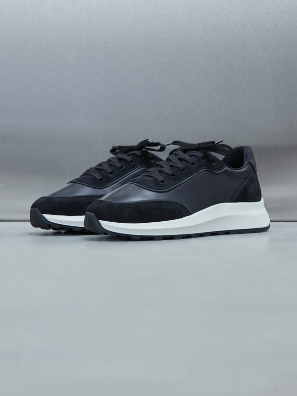 Low Runner in Black