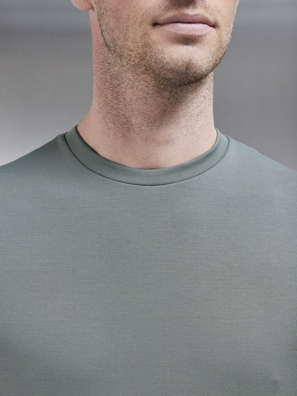 Luxe Essential T-shirt in Olive