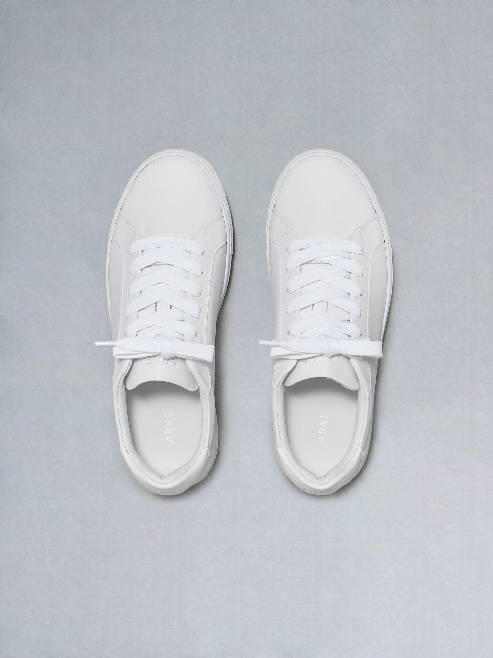 Low Essential Leather Trainer in White