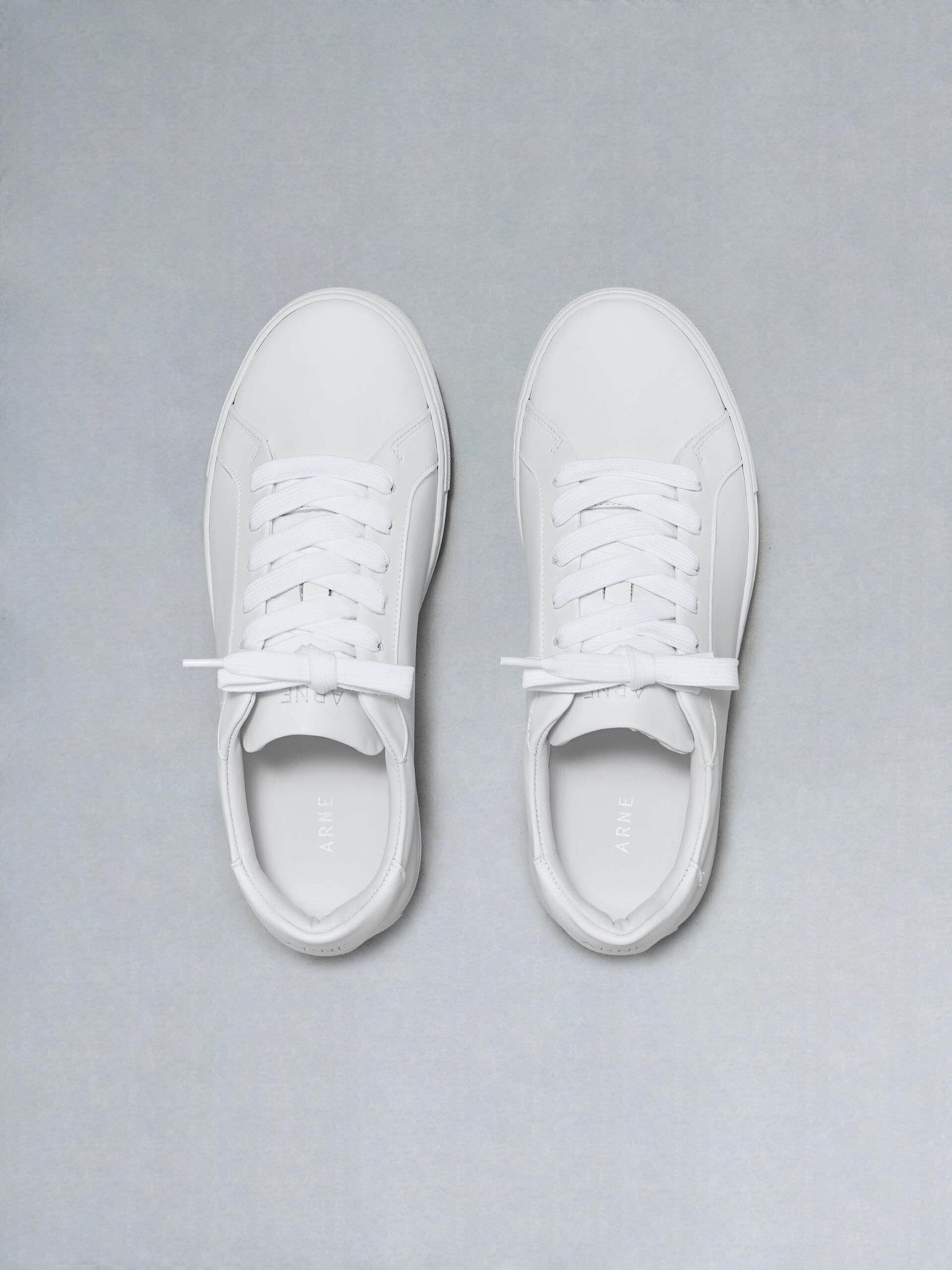 Low Essential Leather Trainer in White