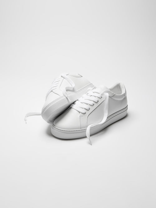 Low Essential Leather Trainer in White
