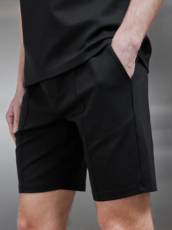 Luxe Essential Short in Black
