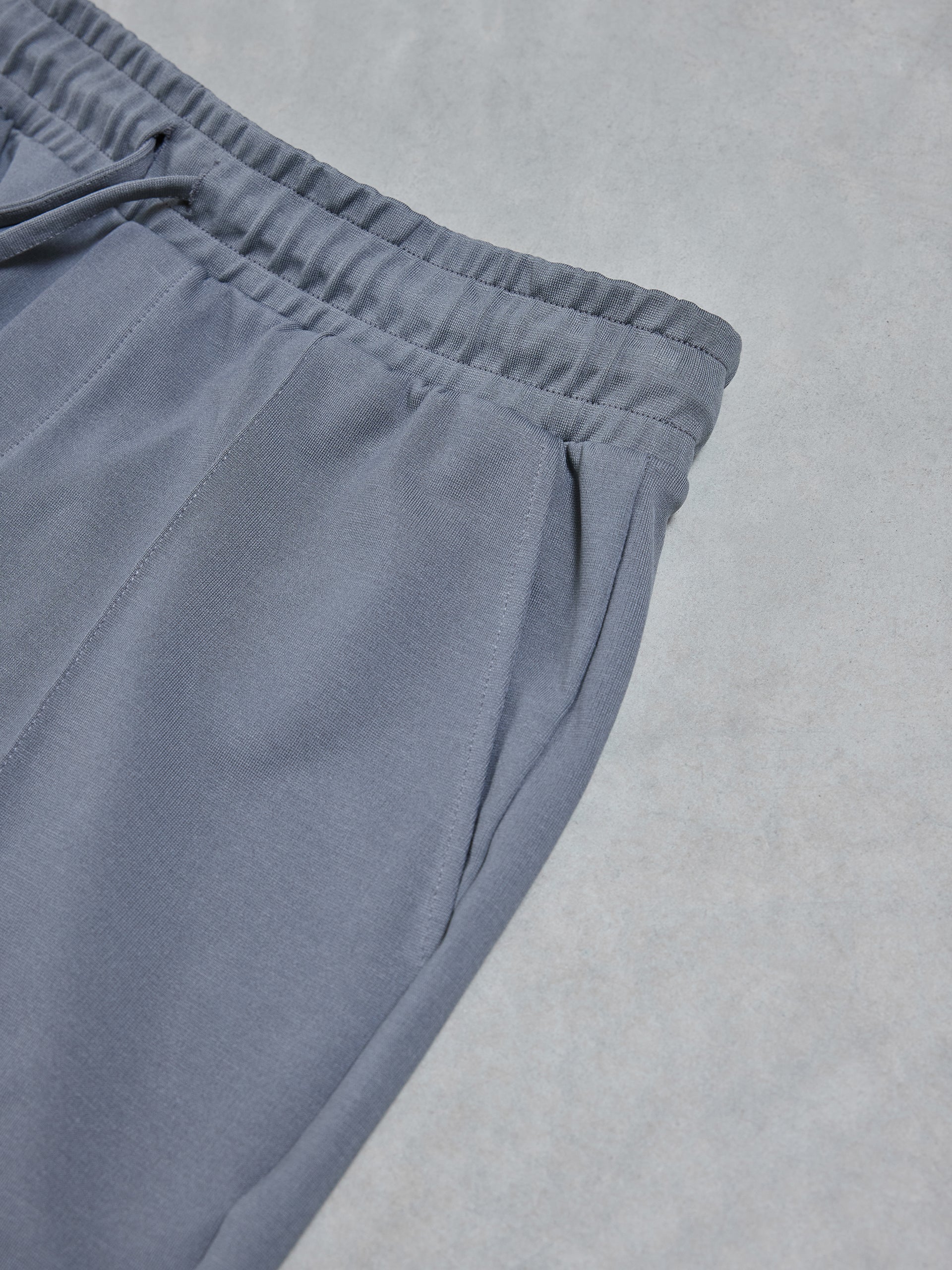 Luxe Essential Short in Grey