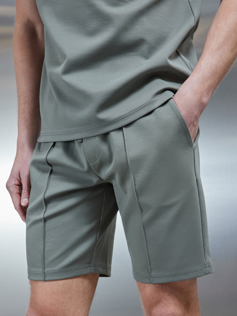 Luxe Essential Short in Olive