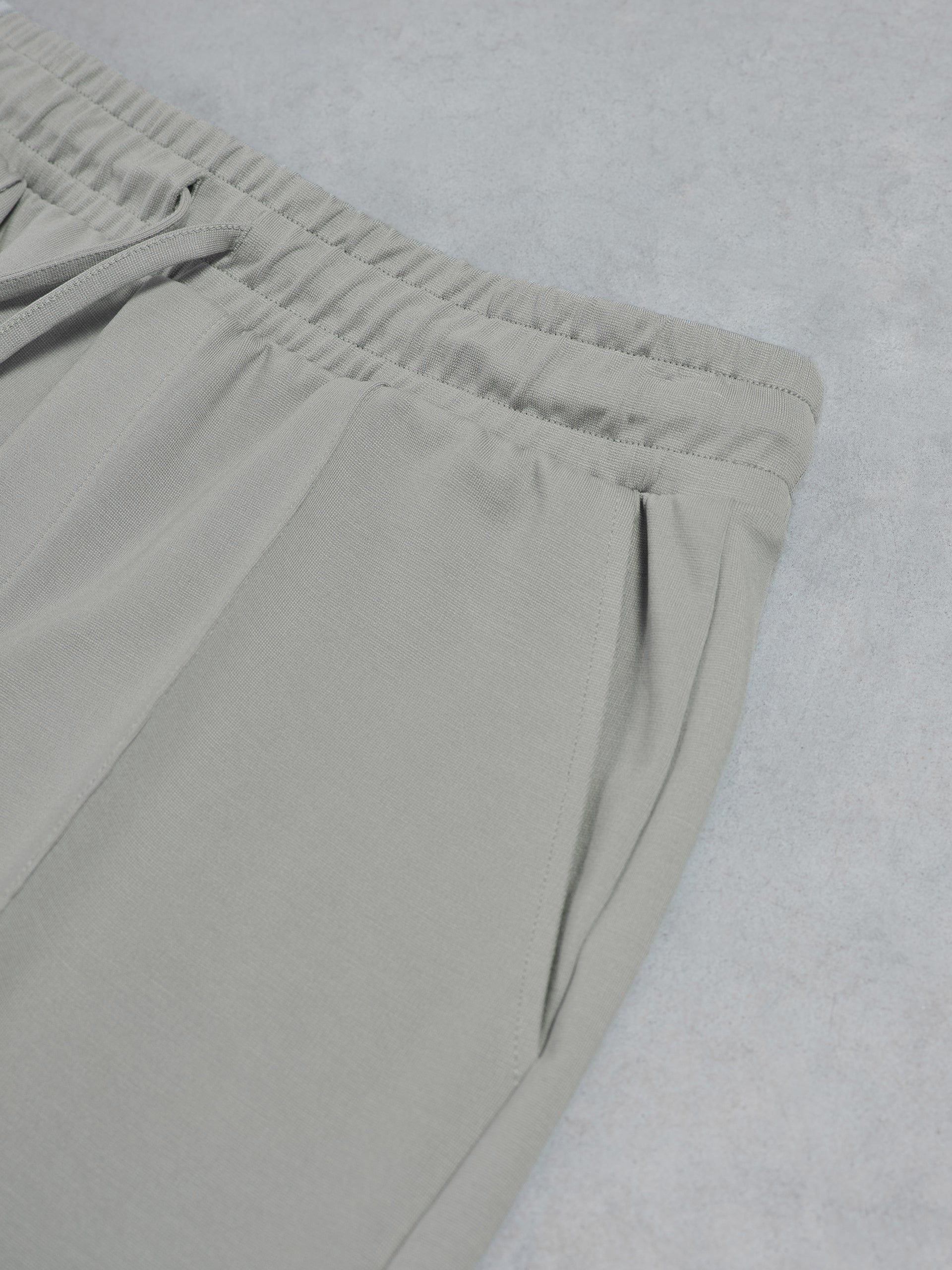 Luxe Essential Short in Stone