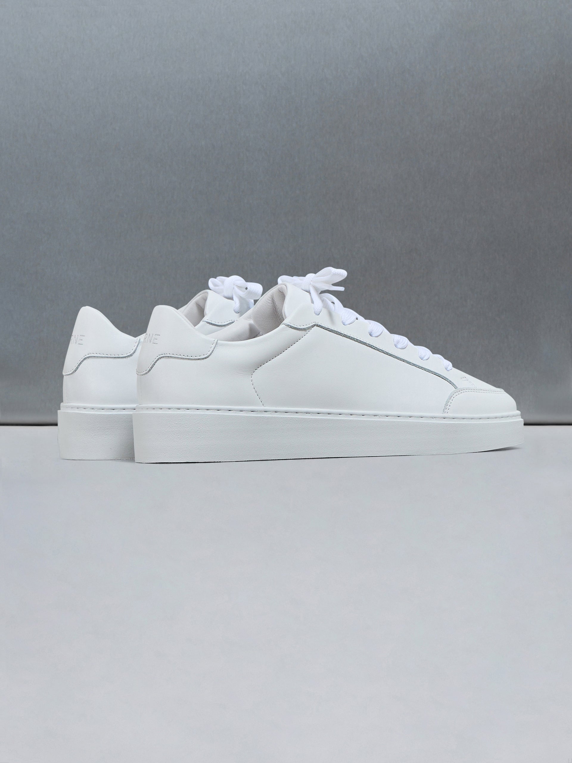 Mid Court Trainer 2.0 in White