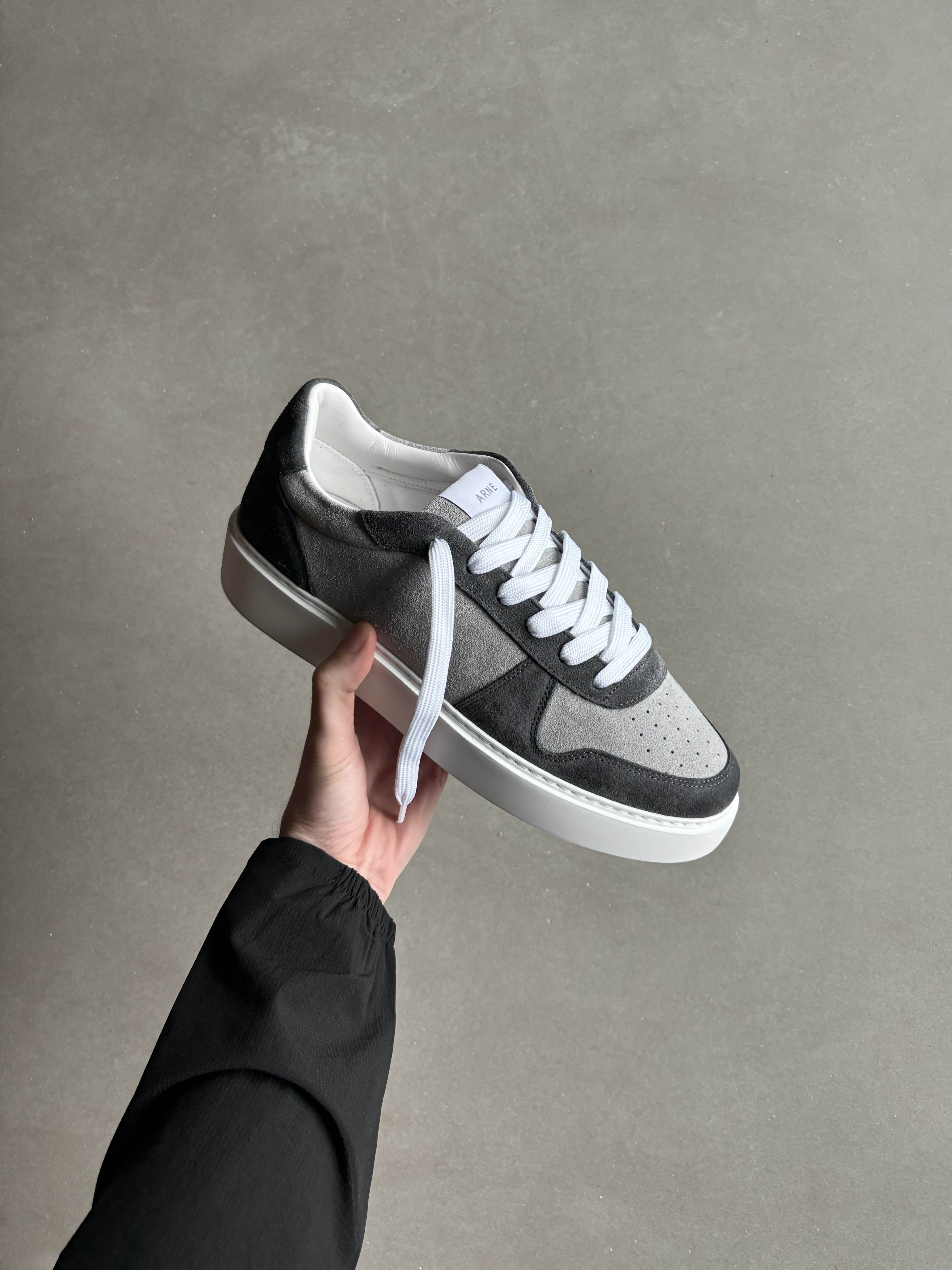 Mid Court Trainer in Grey Suede