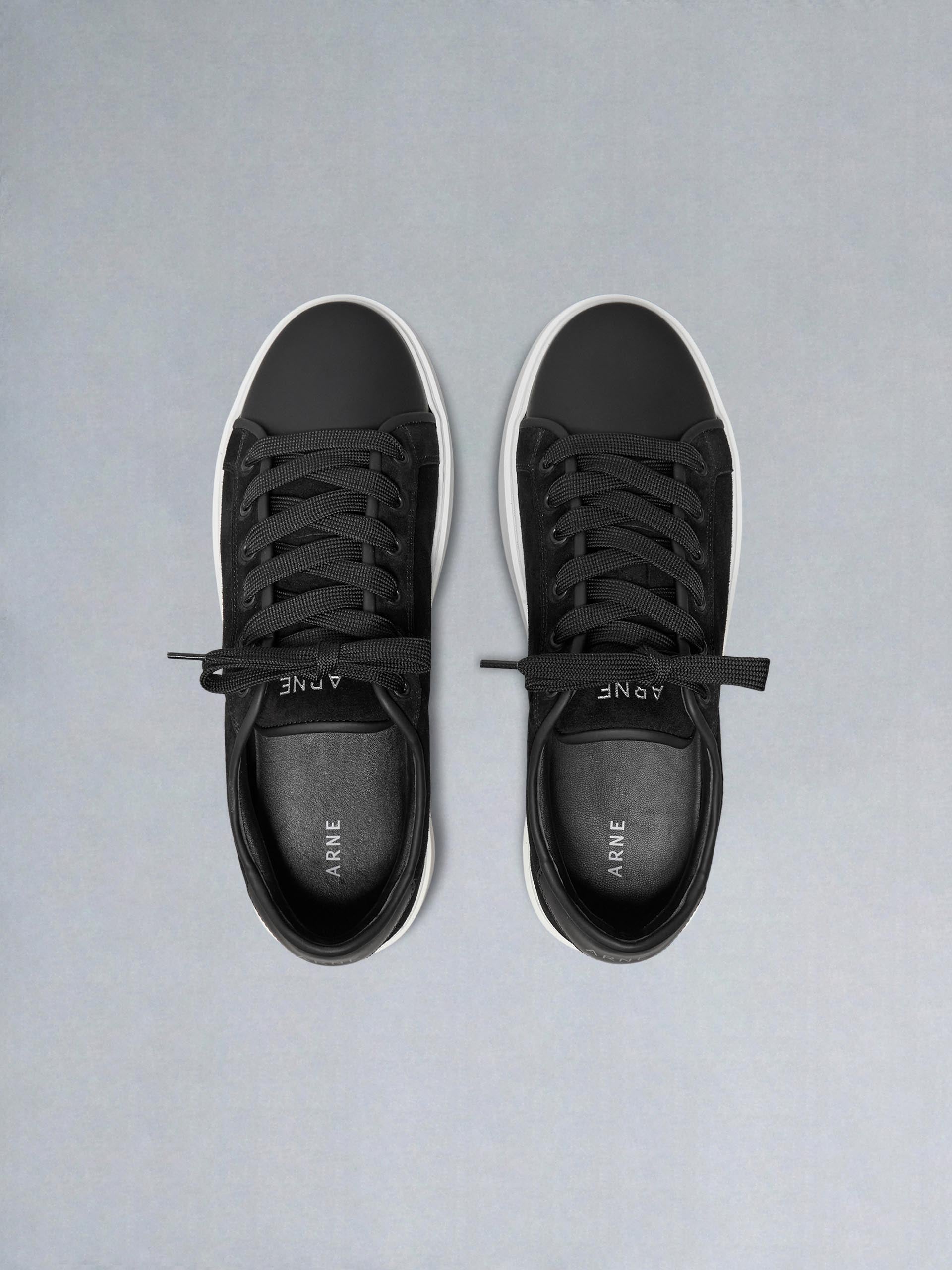 Mid Leather Toe Cap Trainer in Black