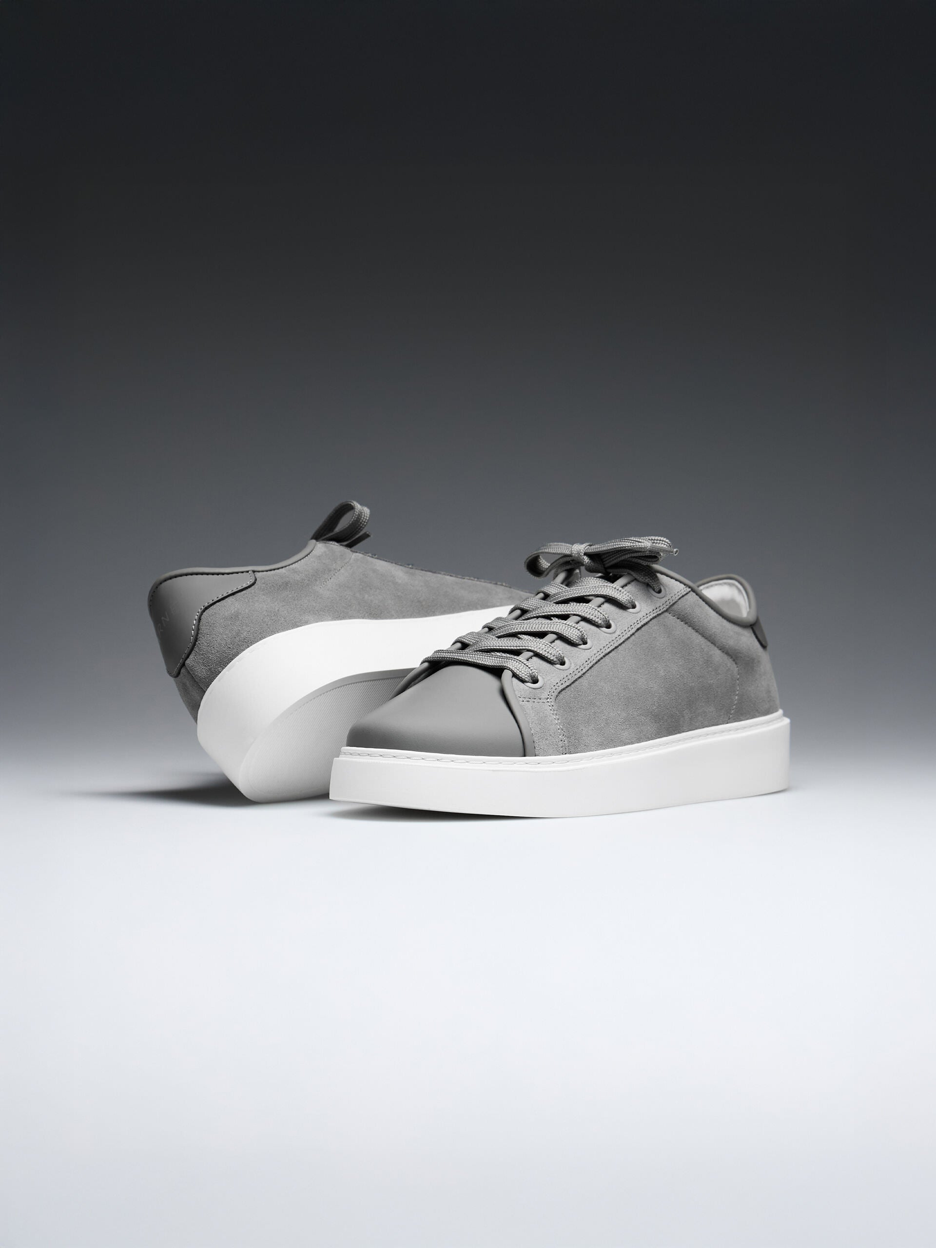 Mid Leather Toe Cap Trainer in Grey