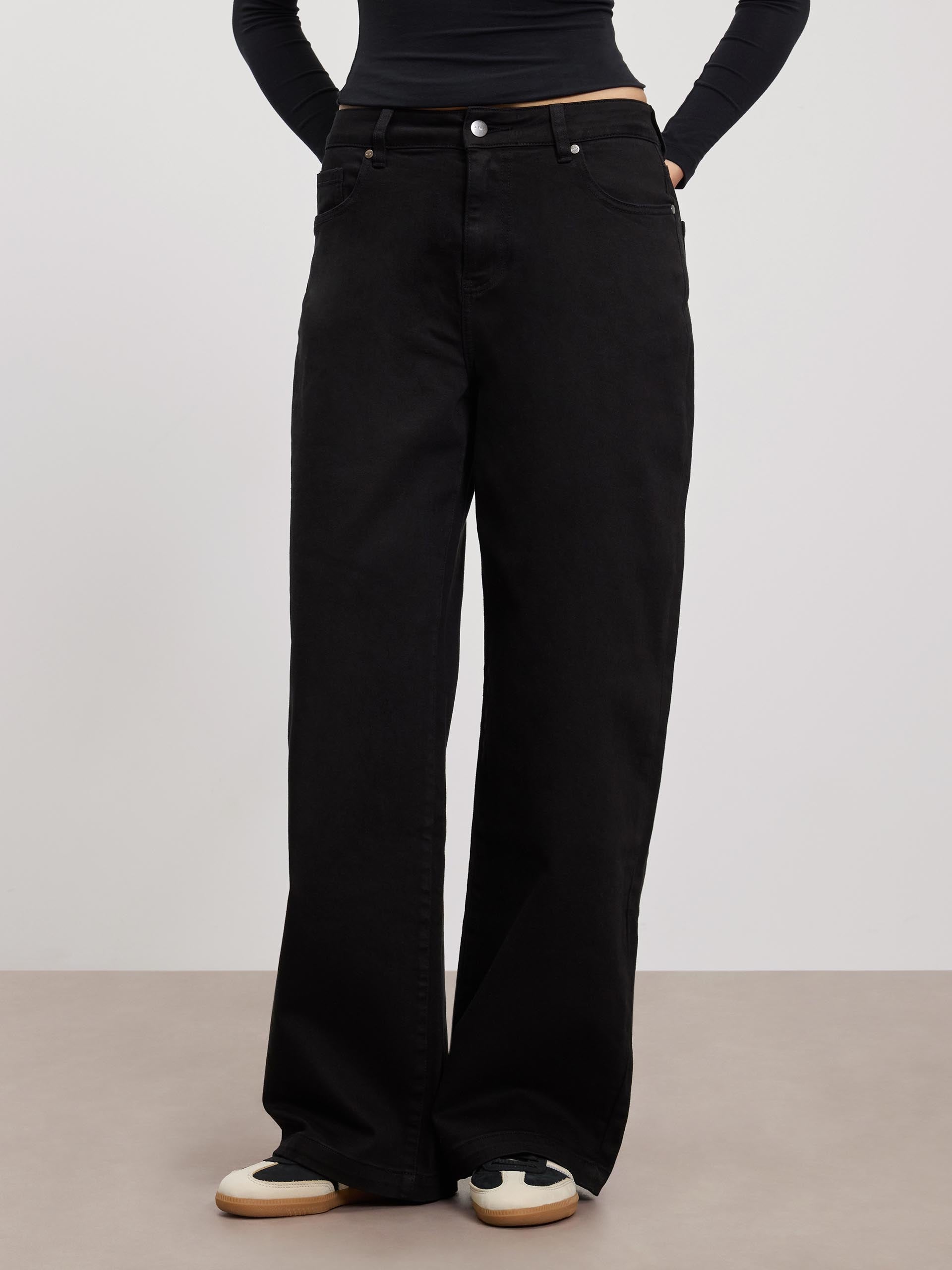 Womens Relaxed Fit Denim Jeans in Black