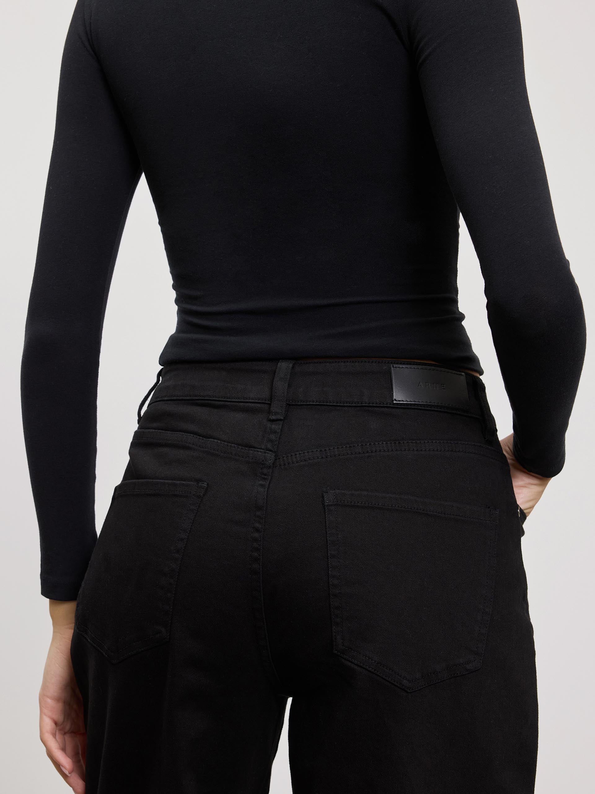 Womens Relaxed Fit Denim Jeans in Black