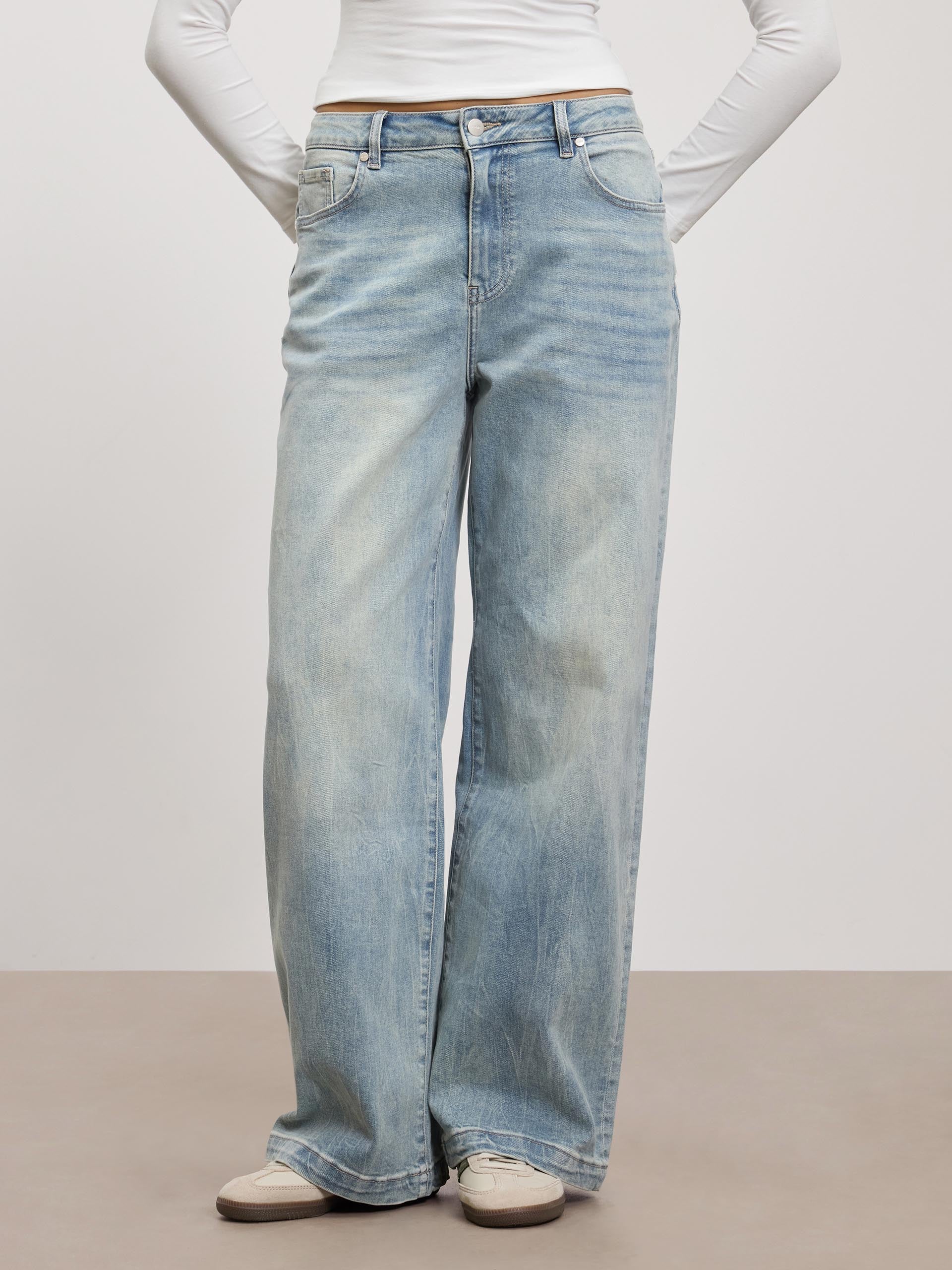 Womens Relaxed Fit Denim Jeans in Mid Blue