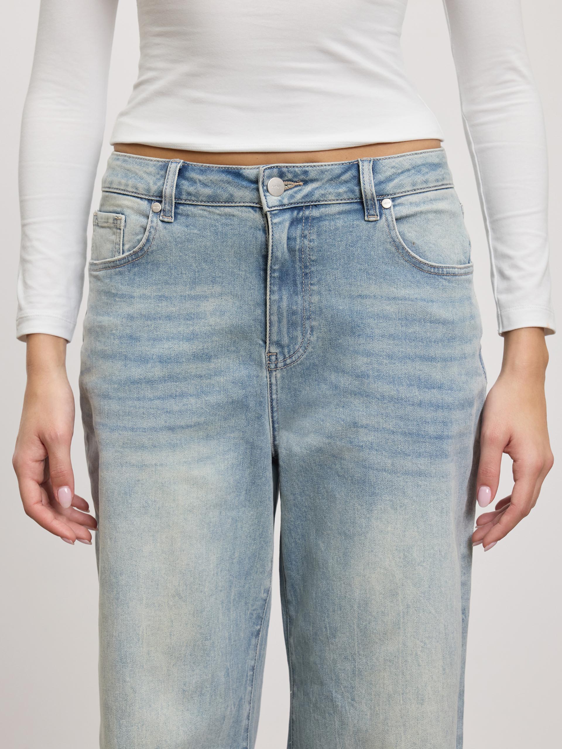 Womens Relaxed Fit Denim Jeans in Mid Blue