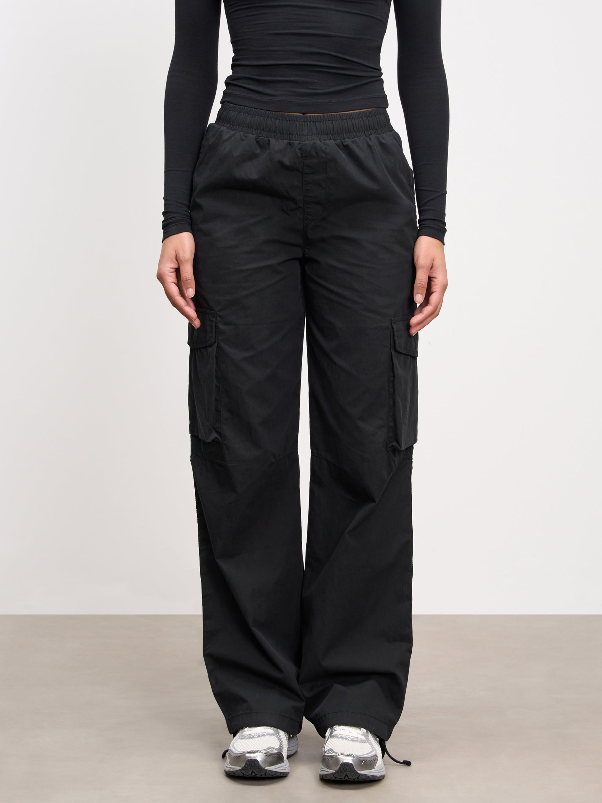 Womens Parachute Cargo Pant in Black