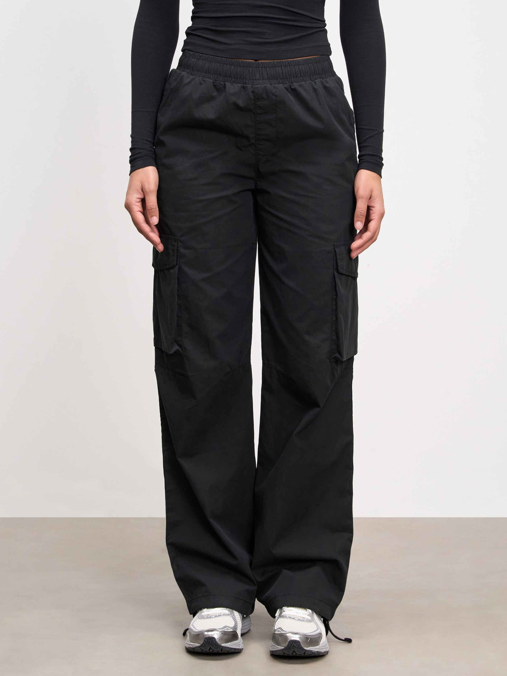 Womens Parachute Cargo Pant in Black