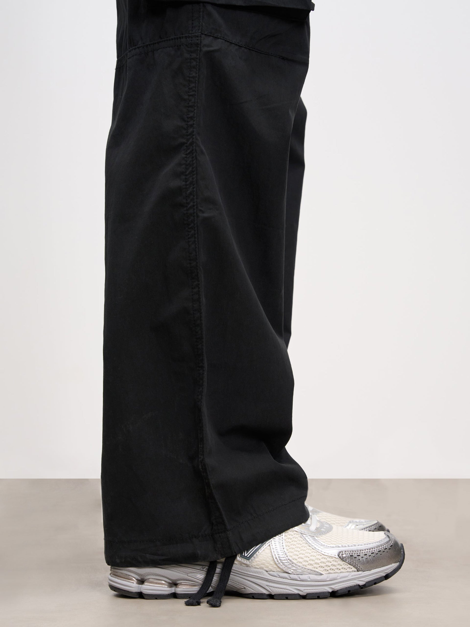 Womens Parachute Cargo Pant in Black