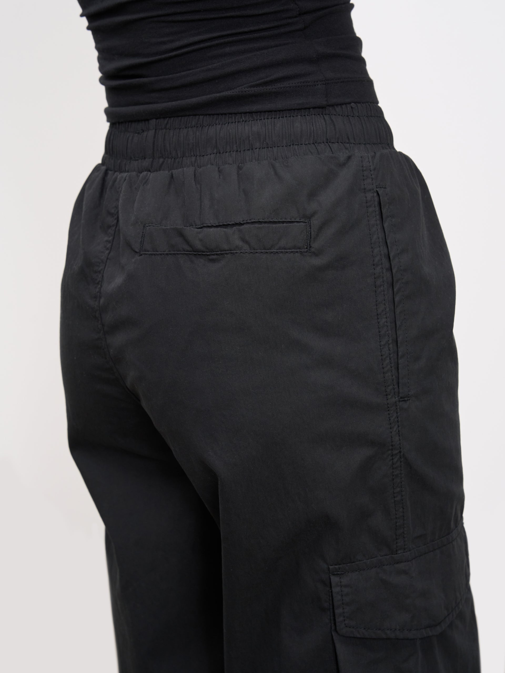 Womens Parachute Cargo Pant in Black