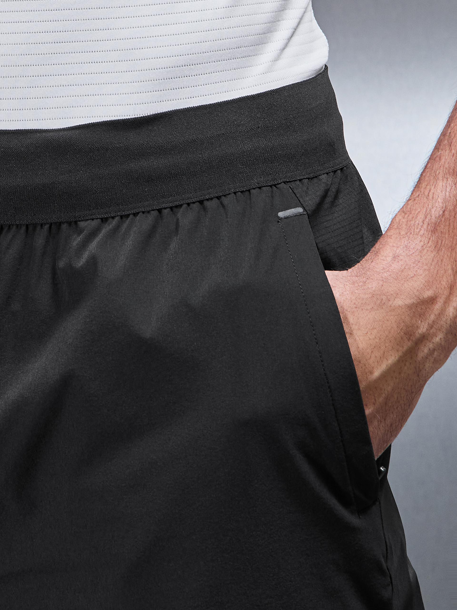 Performance Trackpant in Black