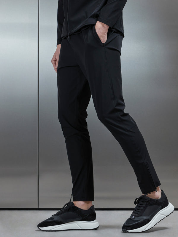 Performance Trackpant in Black