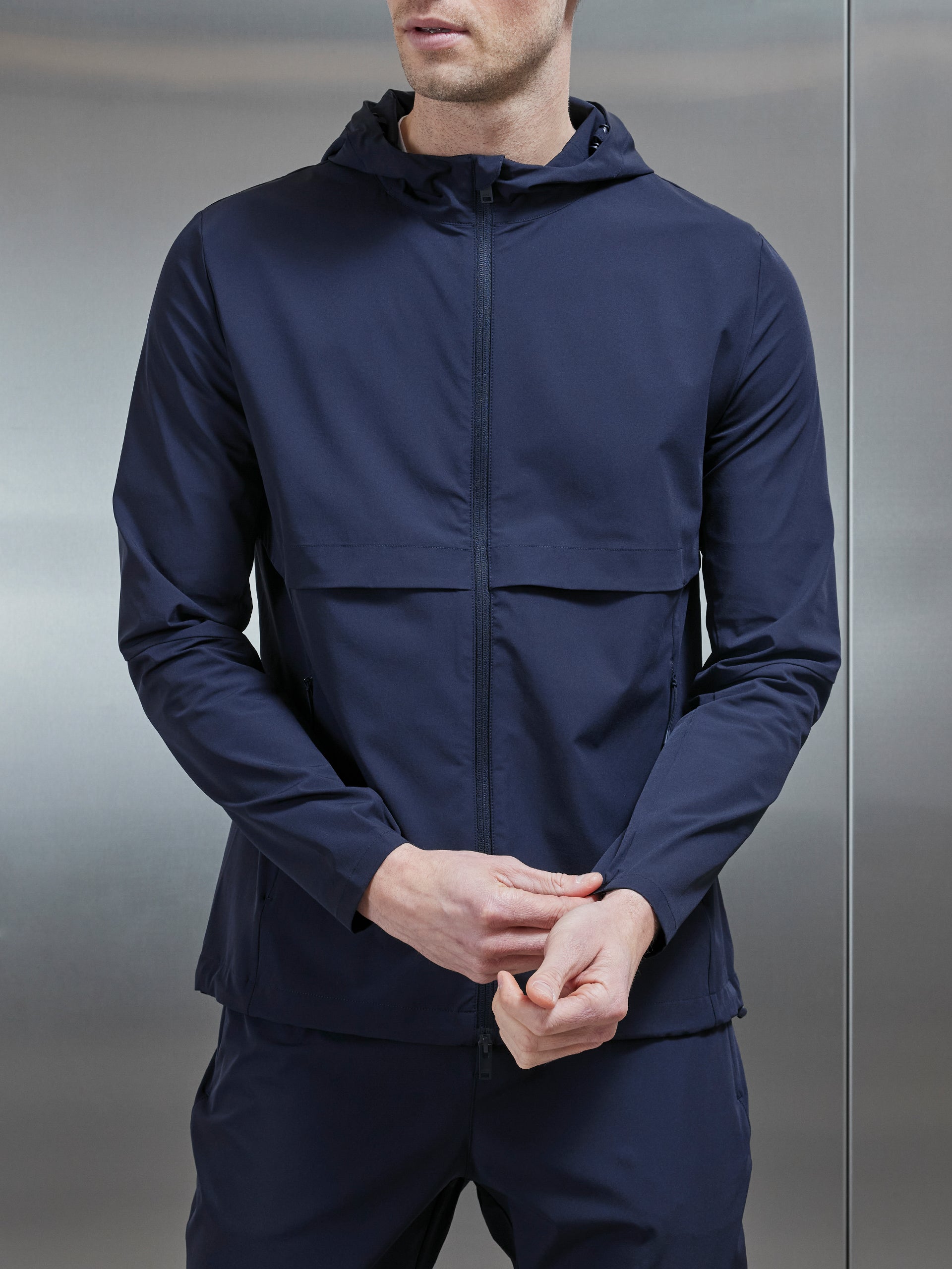 Performance Windbreaker in Navy