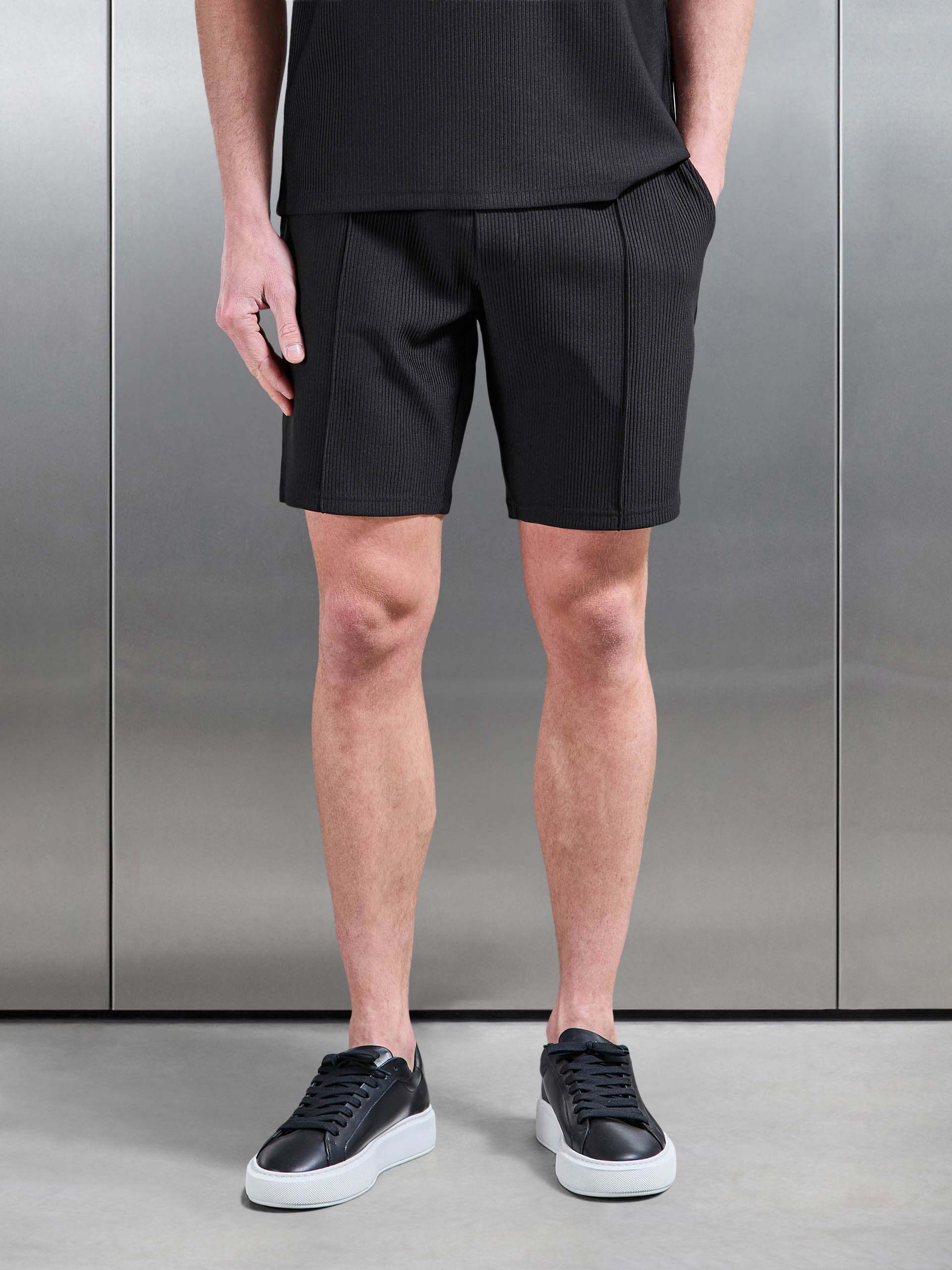 Pleated Short in Black