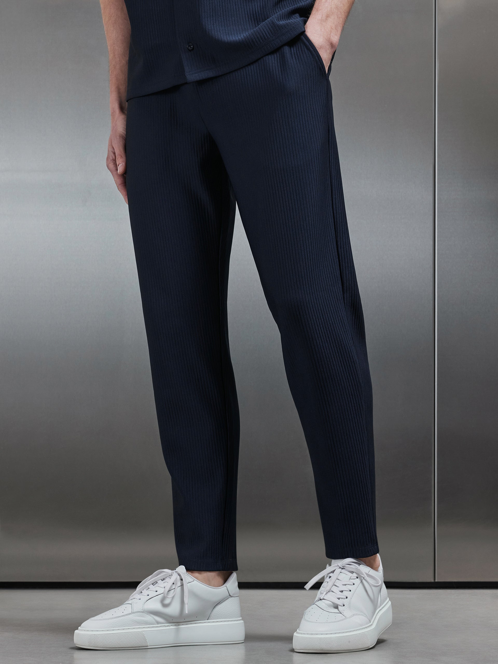 Pleated Trouser in Navy ARNE