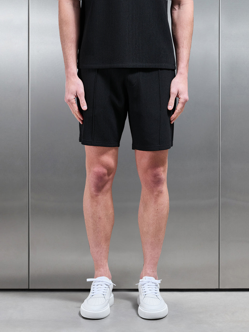 Pleated Short in Black
