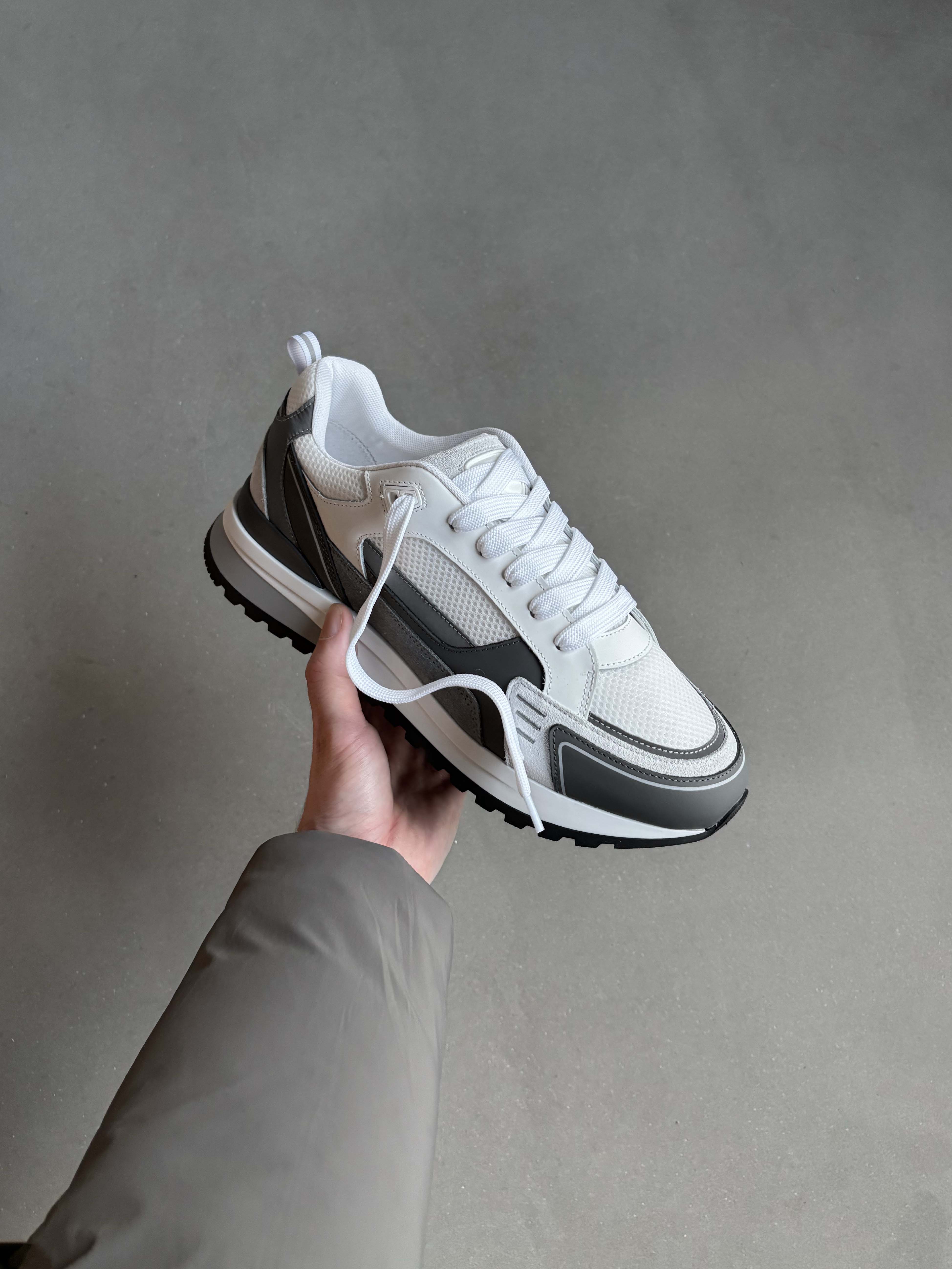 Technical Racer in White Grey