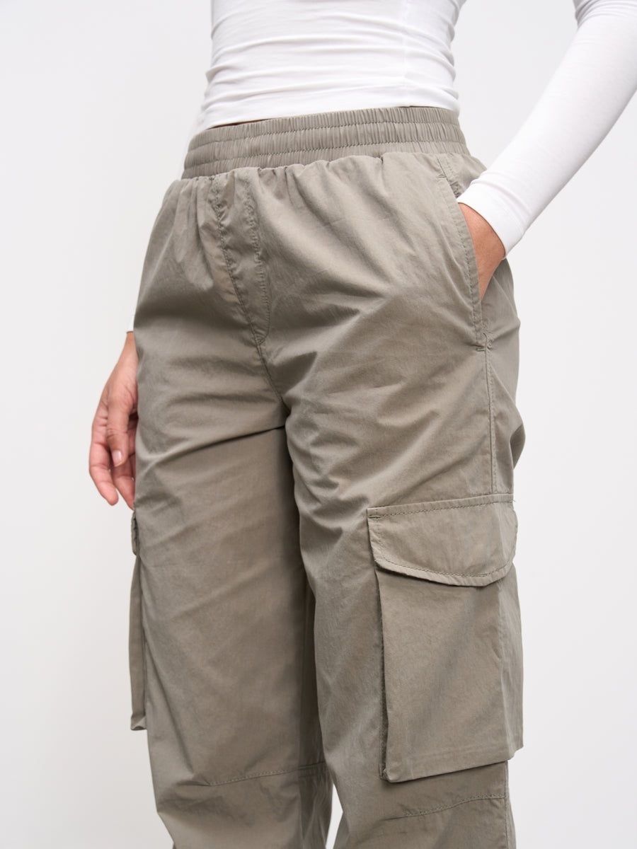 Womens Parachute Cargo Pant in Olive