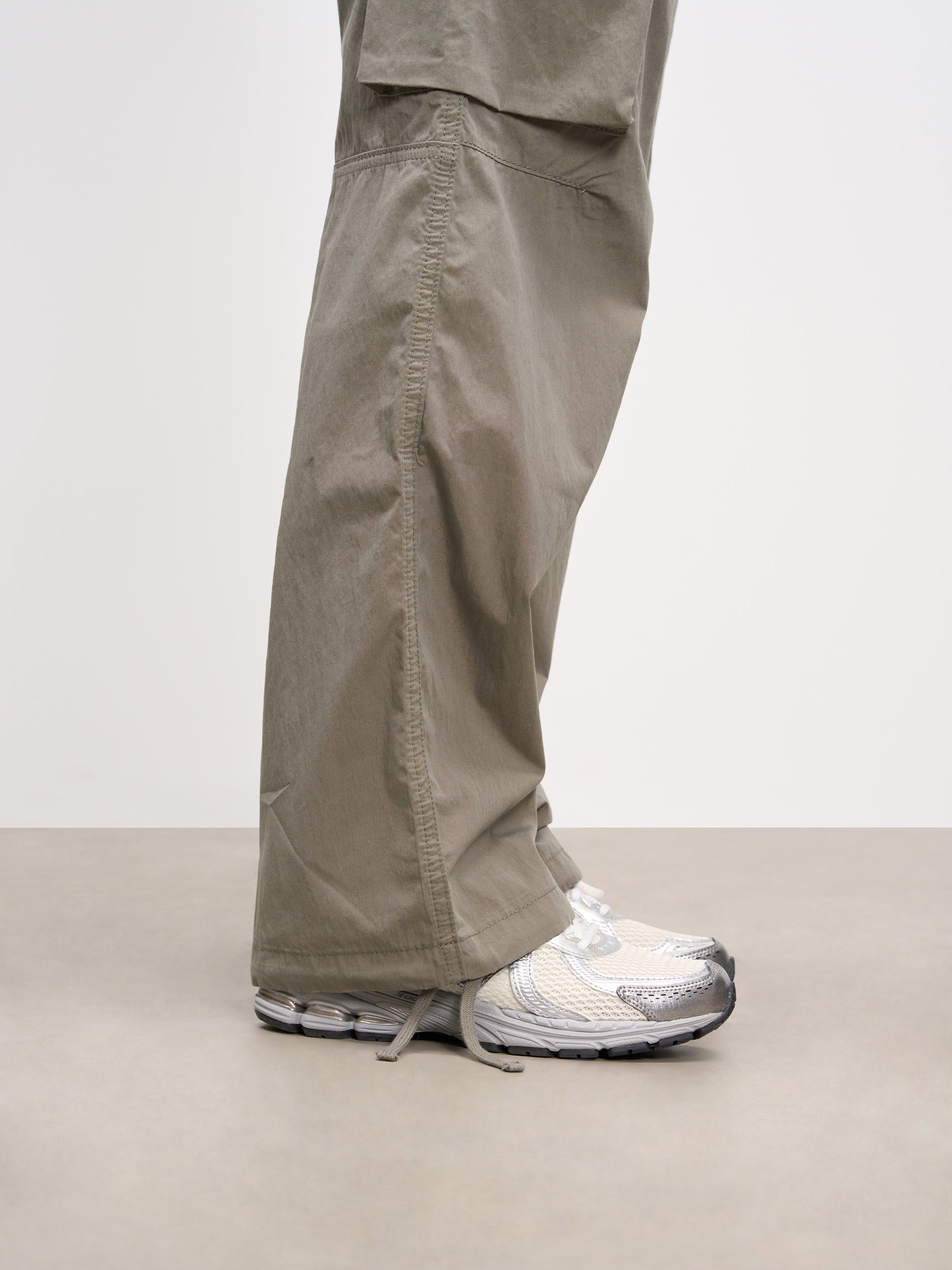 Womens Parachute Cargo Pant in Olive