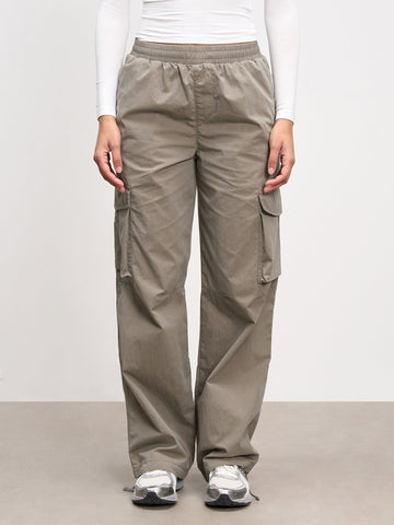 Womens Parachute Cargo Pant in Olive