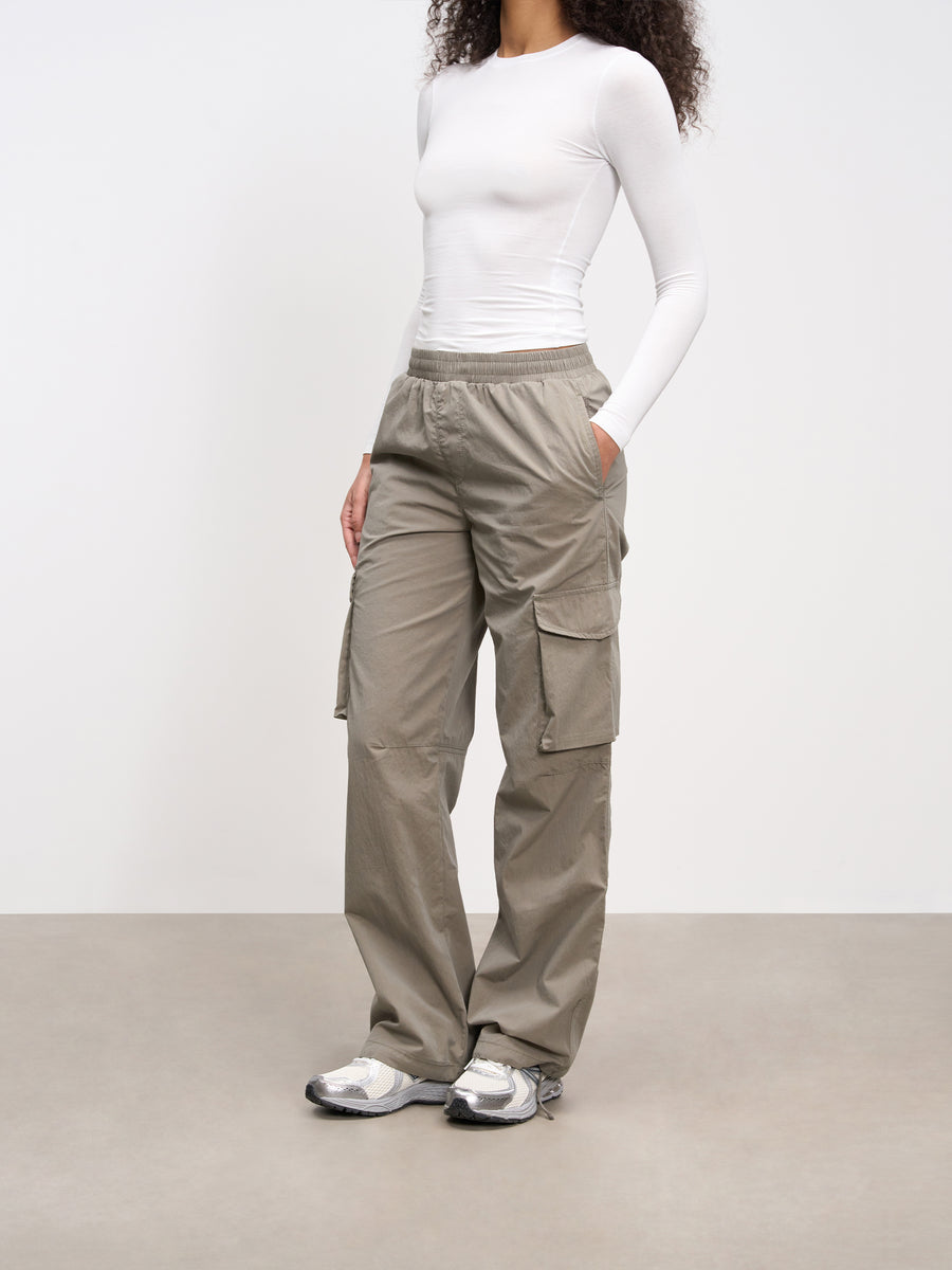 Womens Parachute Cargo Pant in Olive