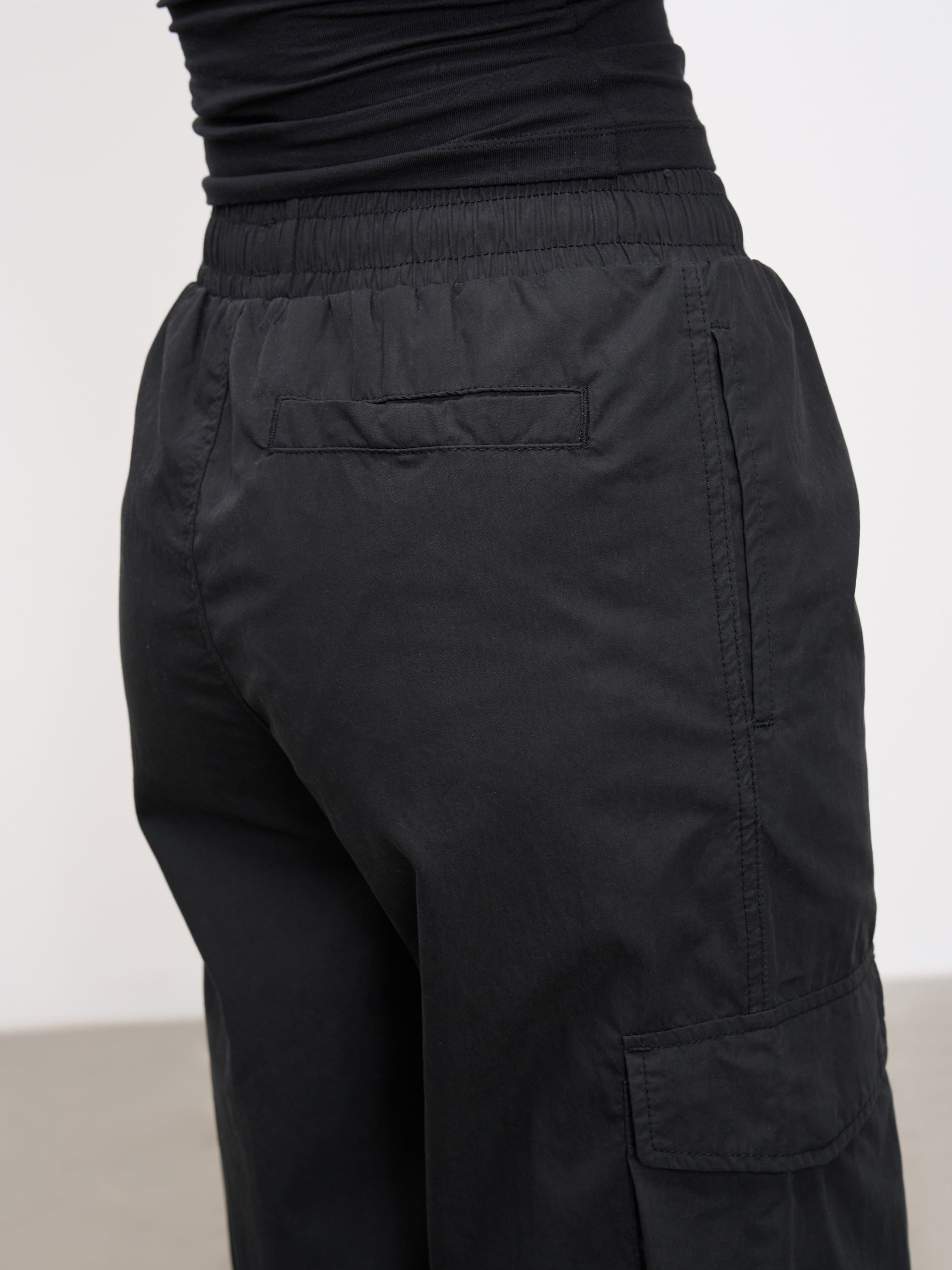 Womens Parachute Cargo Pant in Black