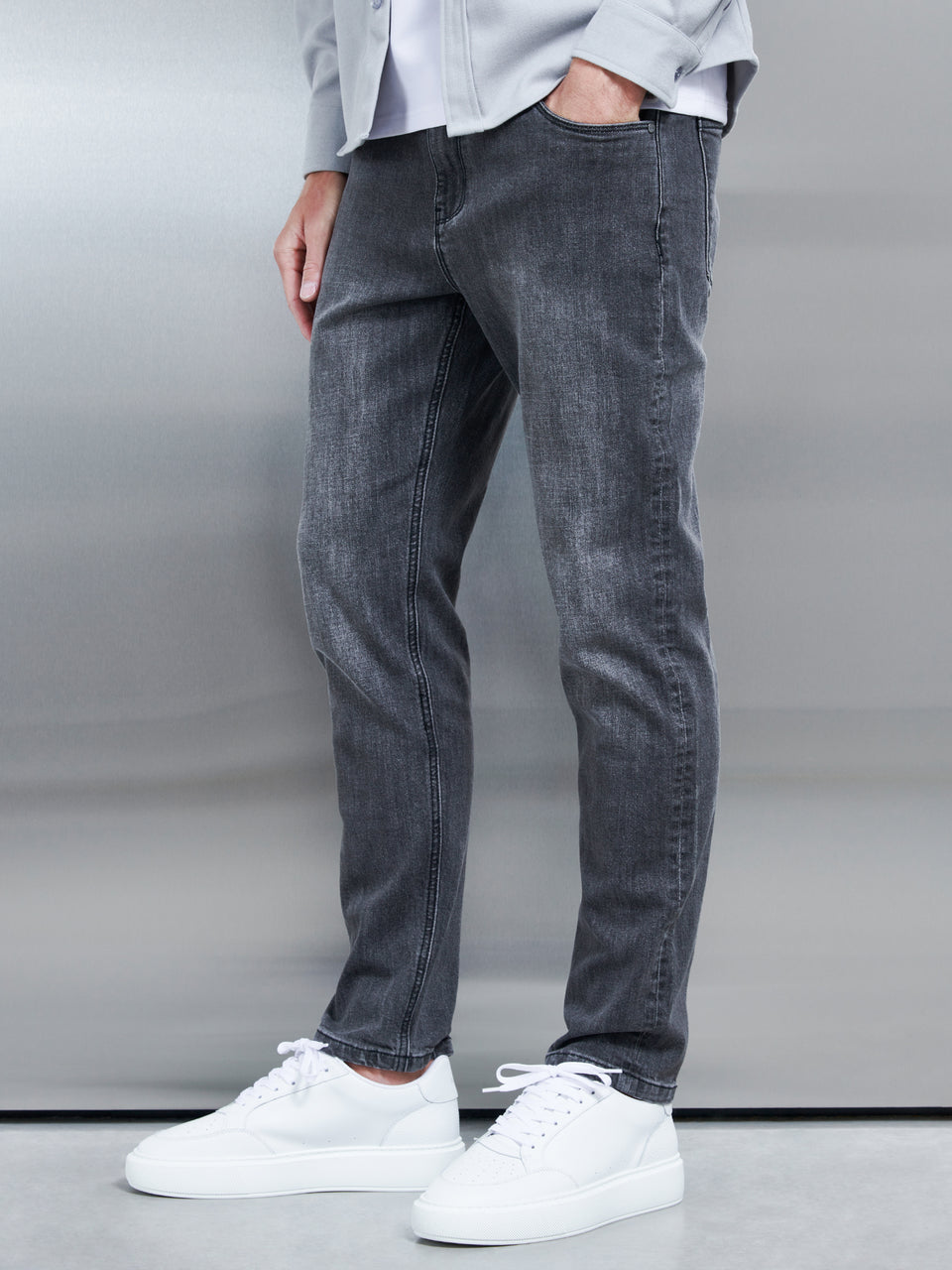 Relaxed Fit Denim Jeans in Grey Wash
