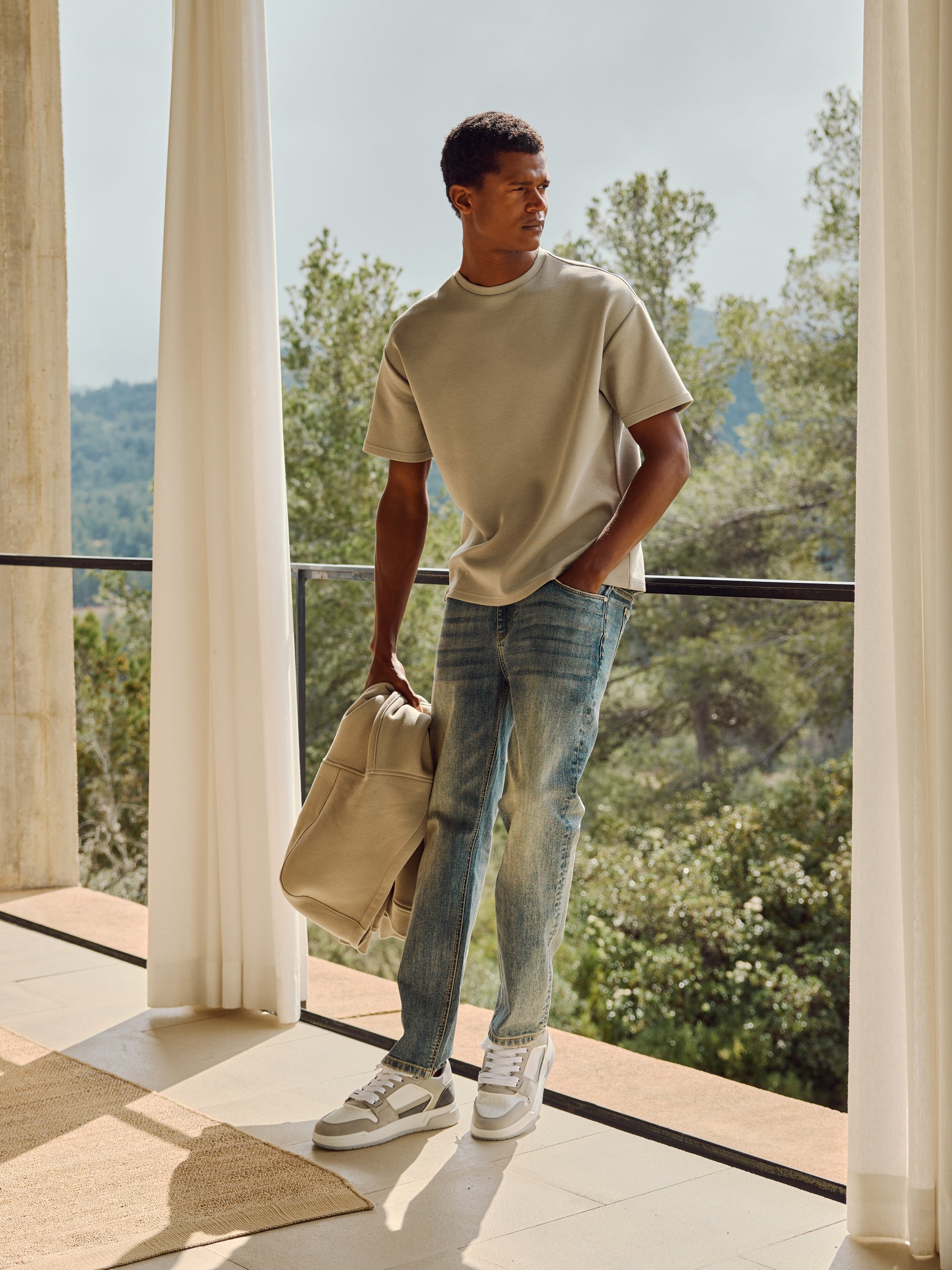 Relaxed Fit Denim Jeans in Sand Wash