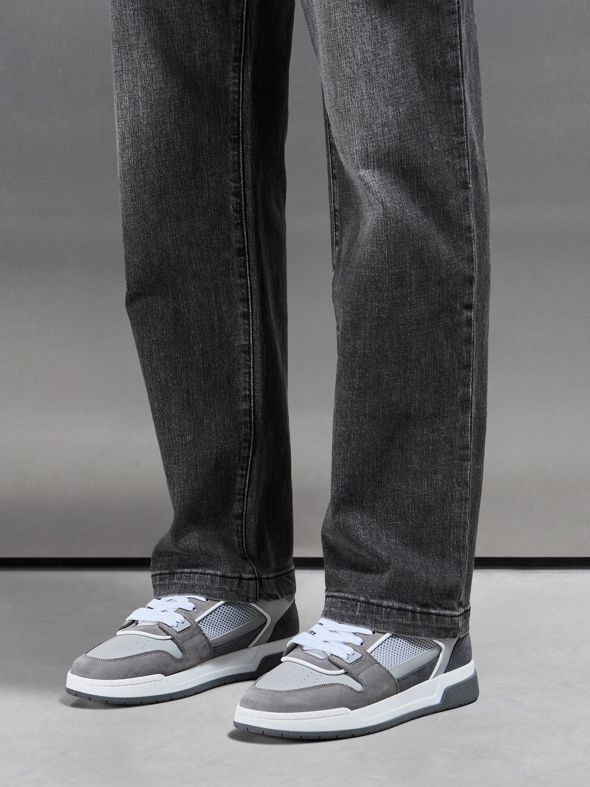 Relaxed Fit Denim Jeans in Grey Wash