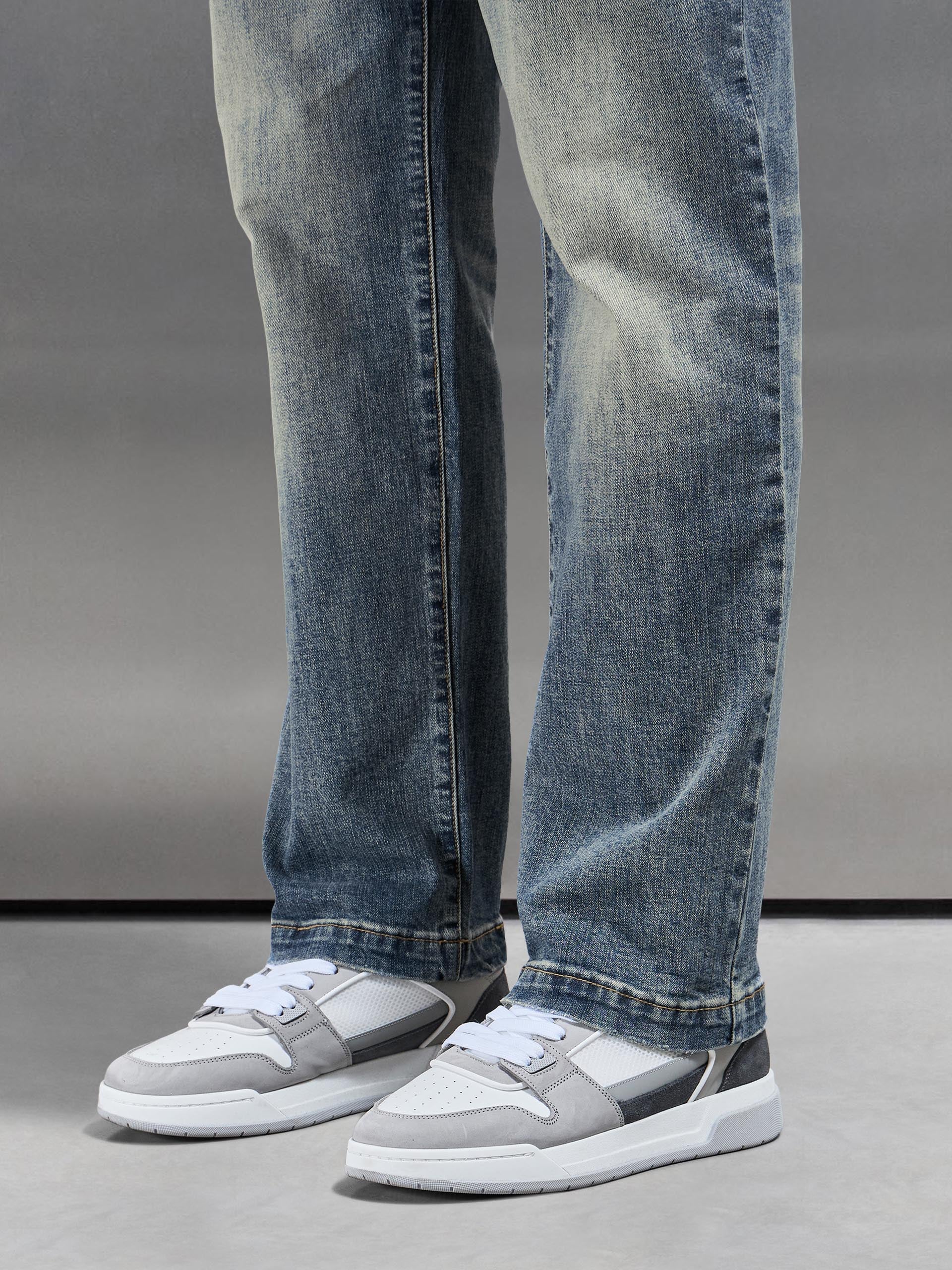 Relaxed Fit Denim Jeans in Sand Wash