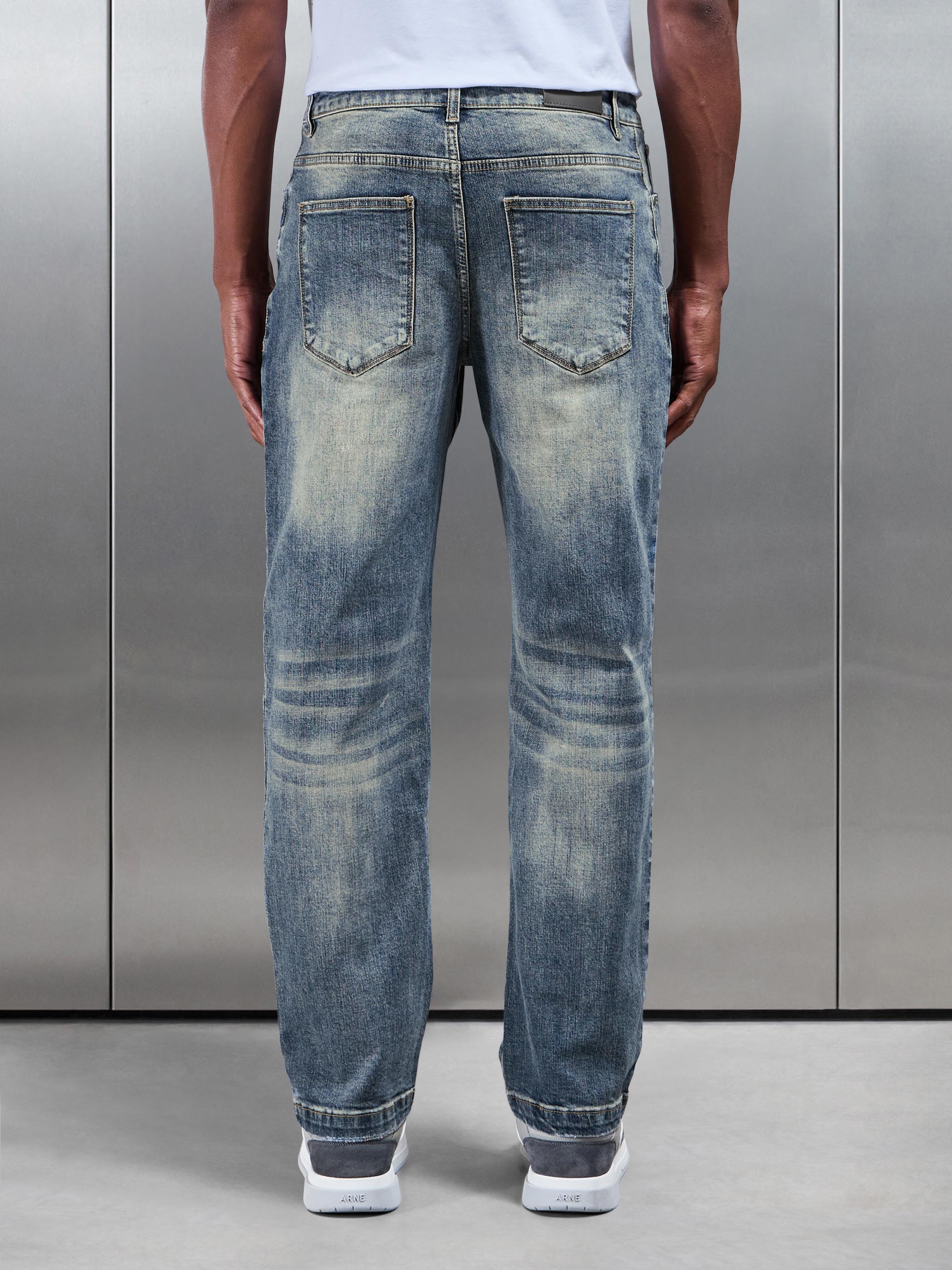Relaxed Fit Denim Jeans in Sand Wash