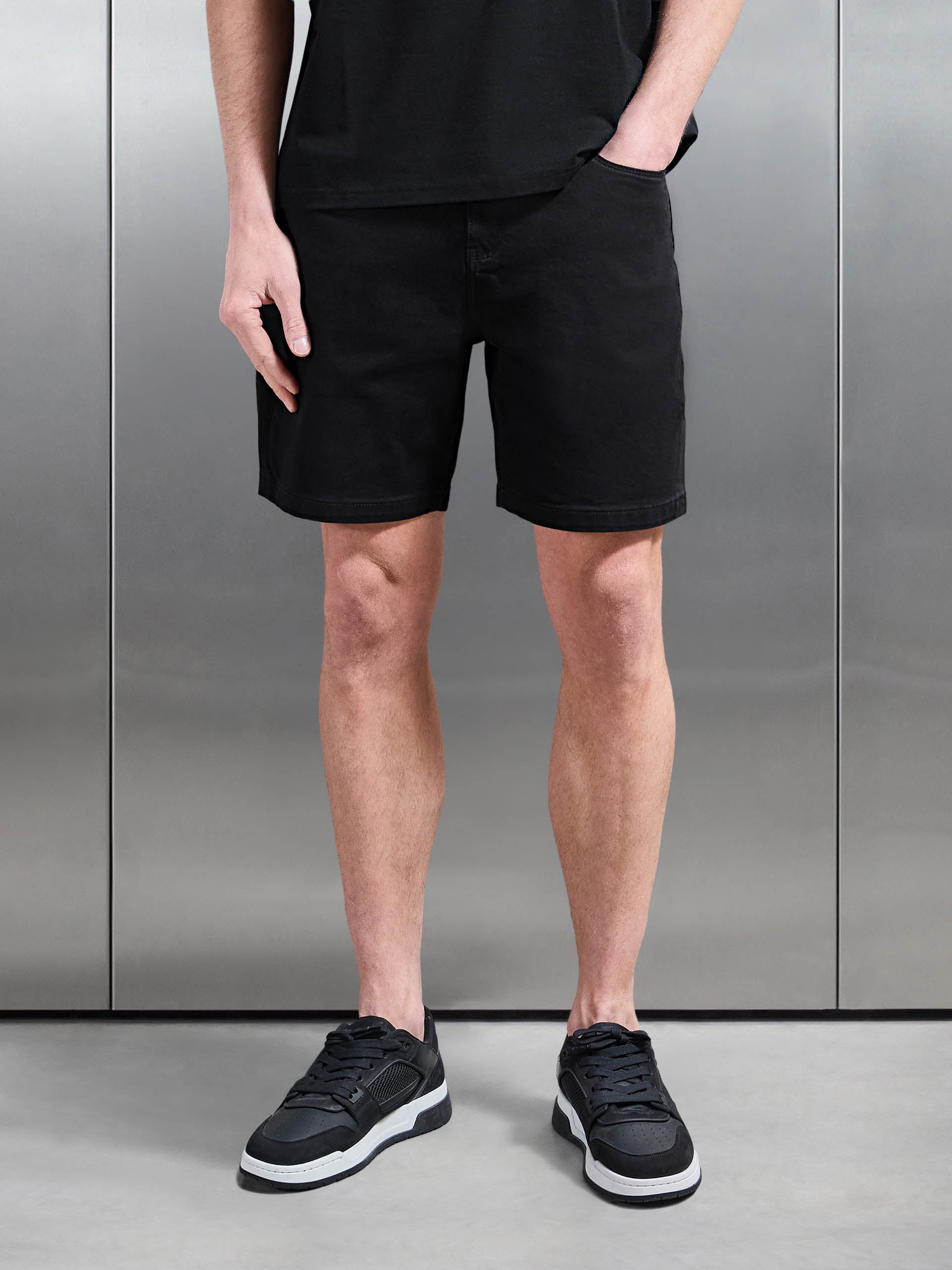 Relaxed Fit Denim Short in Black