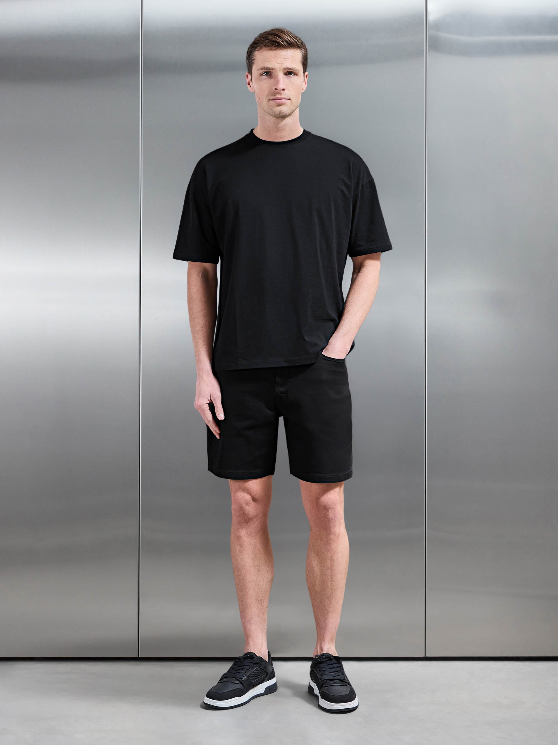 Relaxed Fit Denim Short in Black