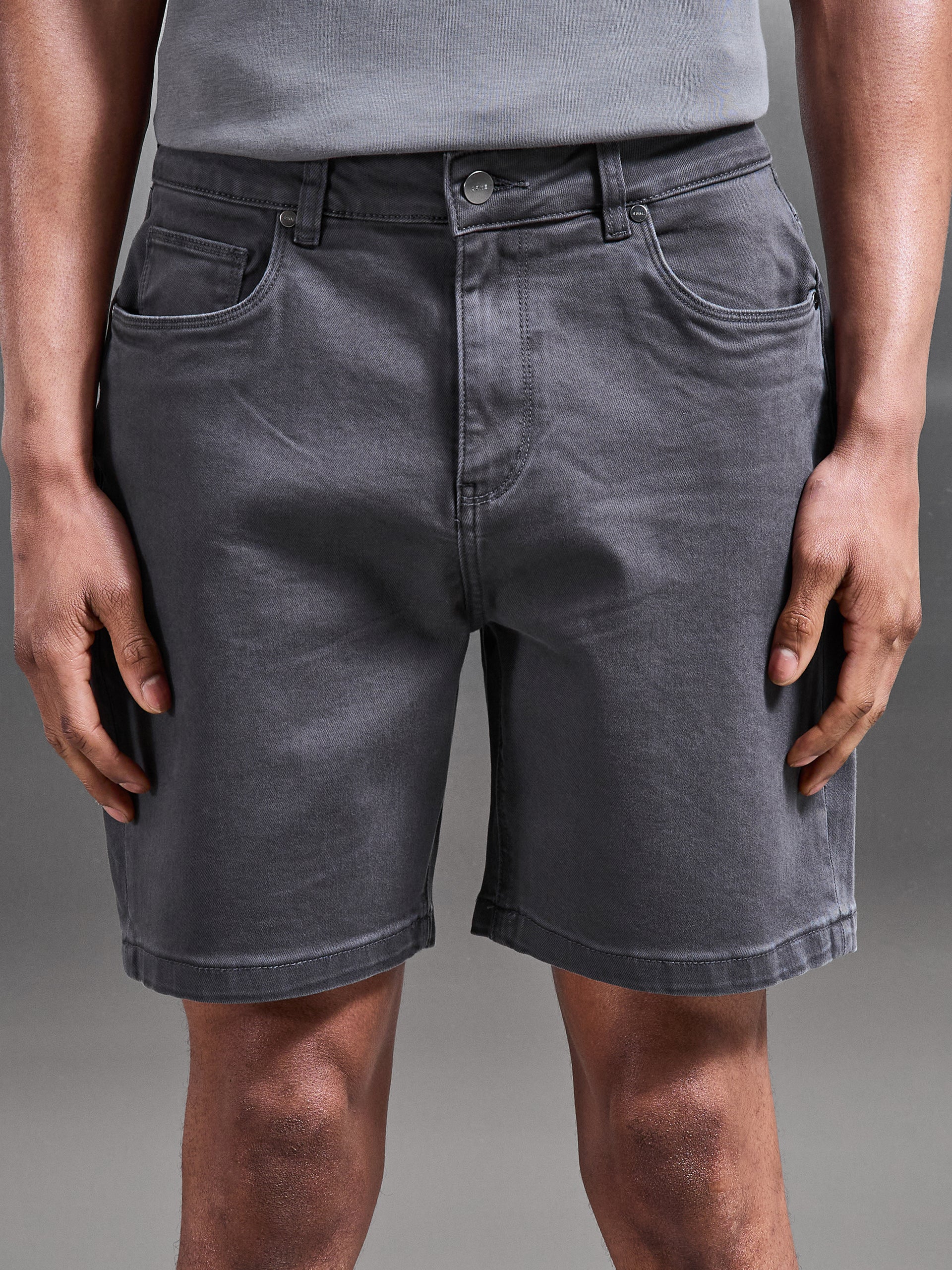 Relaxed Fit Denim Short in Grey