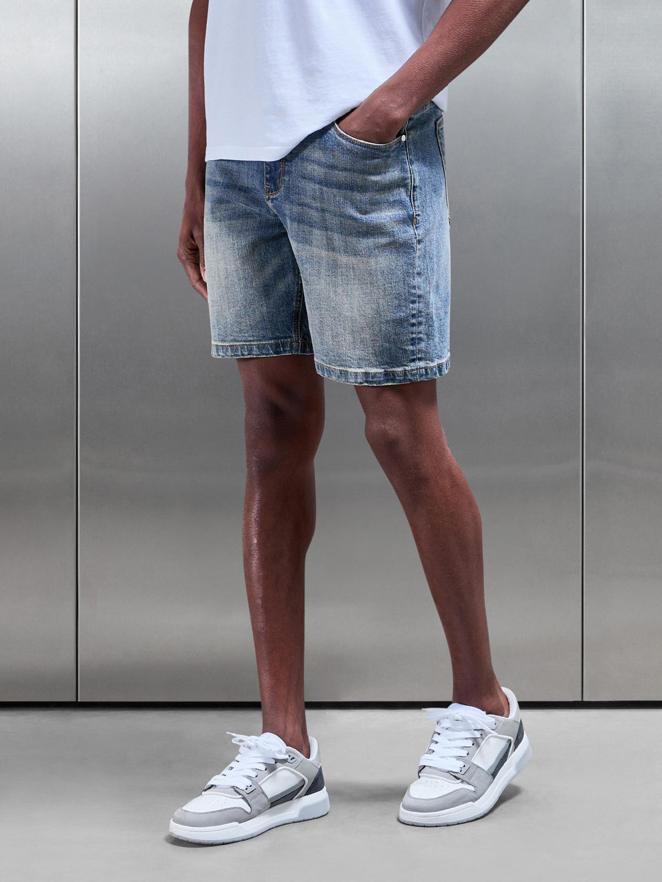 Relaxed Fit Denim Short in Sand Wash