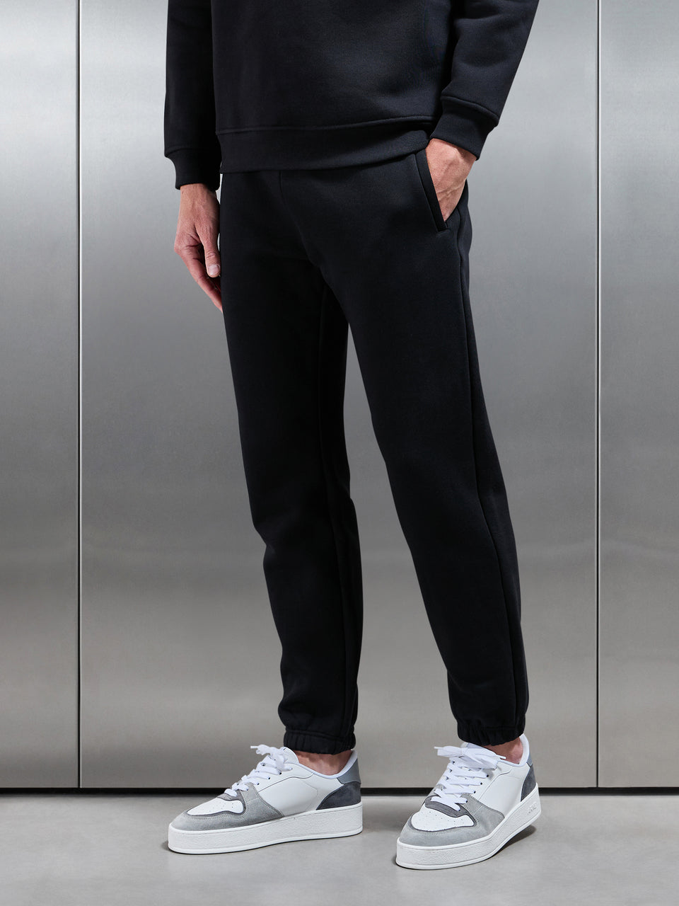 Relaxed Fit Jogger in Black