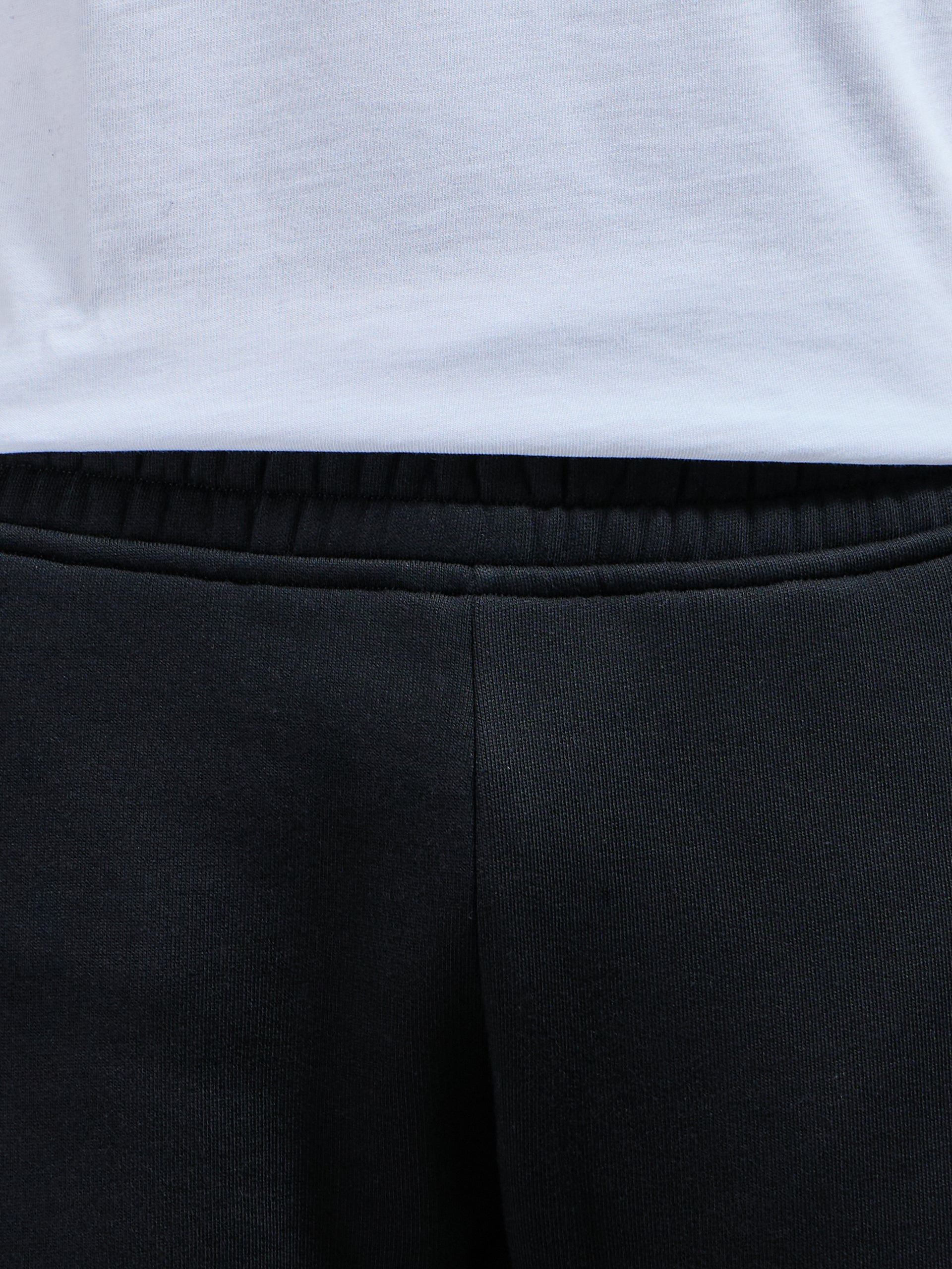 Relaxed Fit Jogger in Black