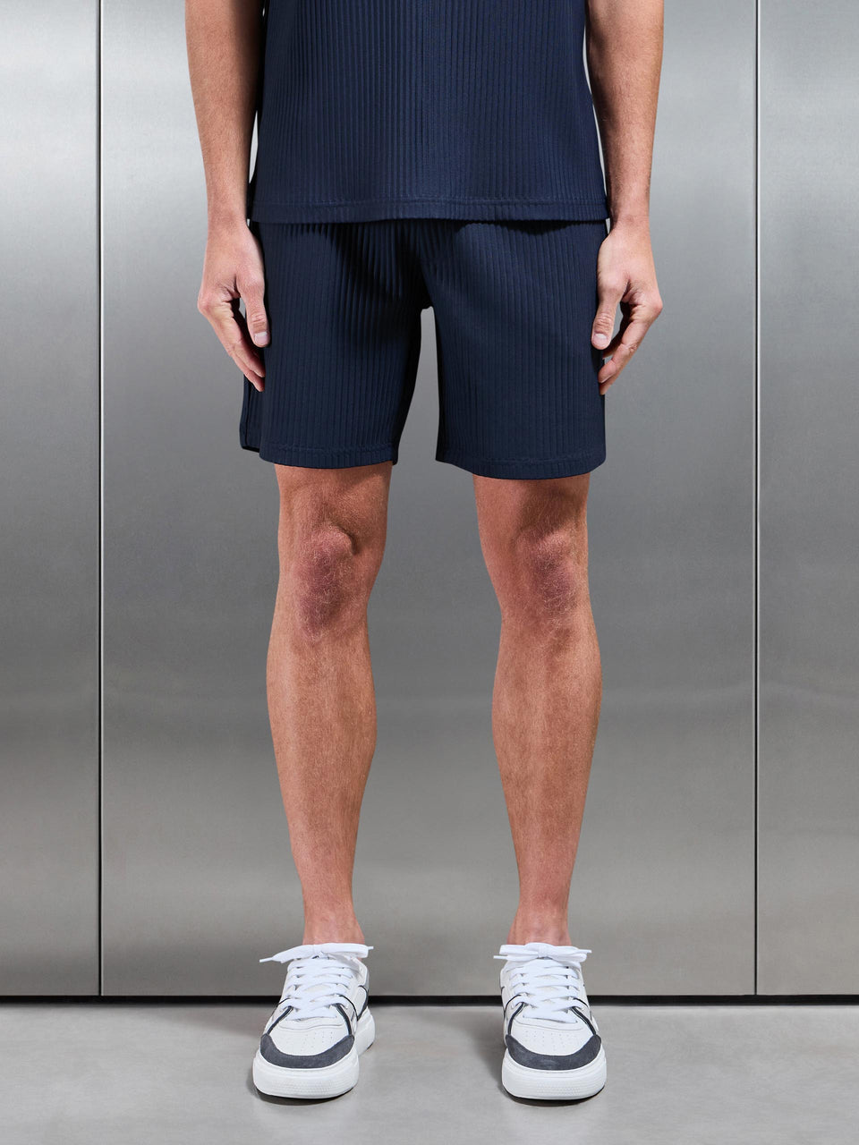 Relaxed Fit Pleated Short in Navy