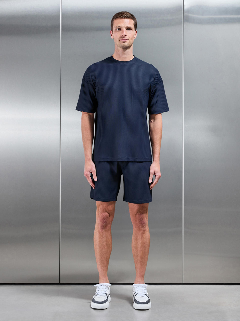 Relaxed Fit Pleated Short in Navy