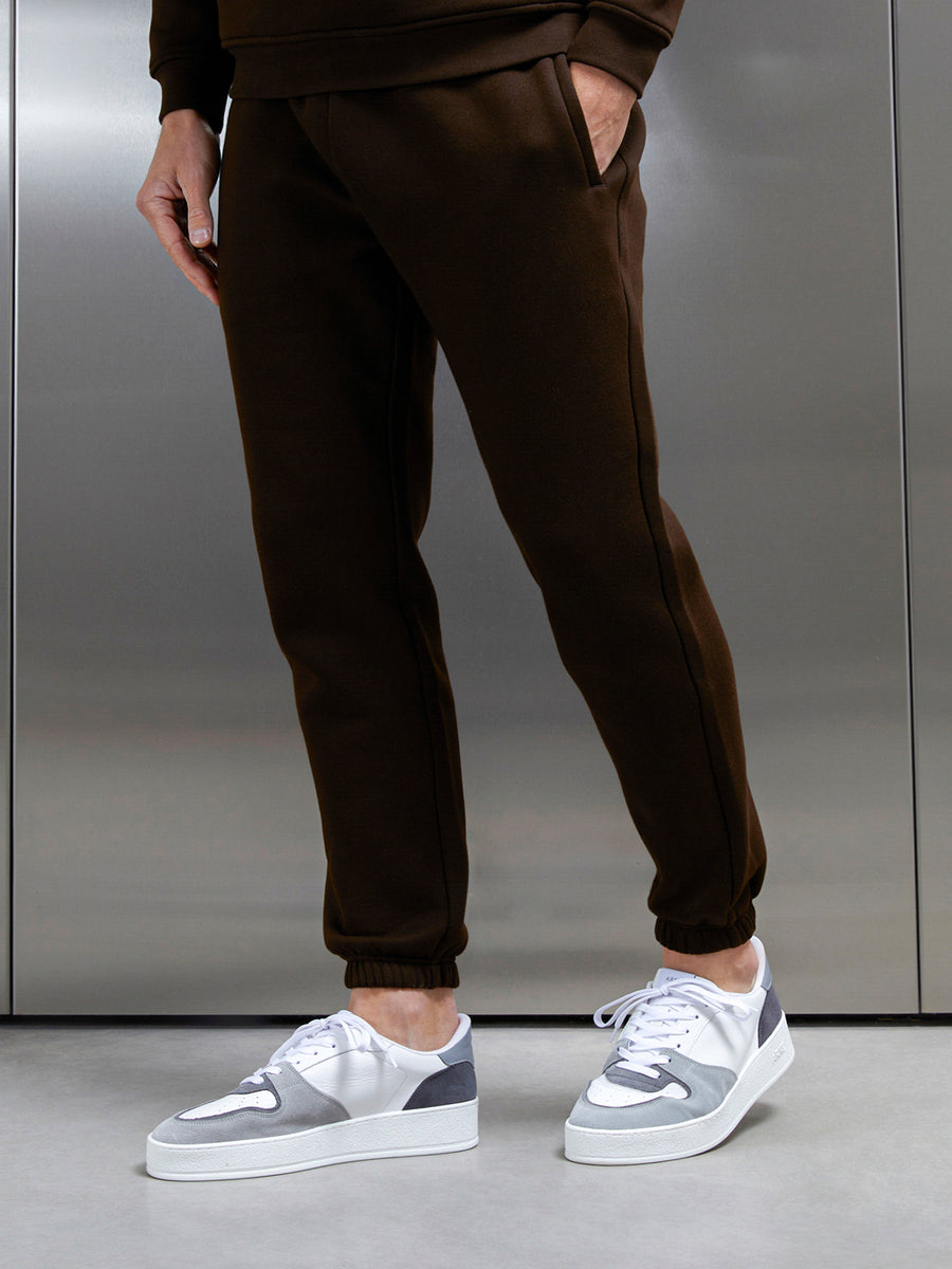 Relaxed Fit Jogger in Brown